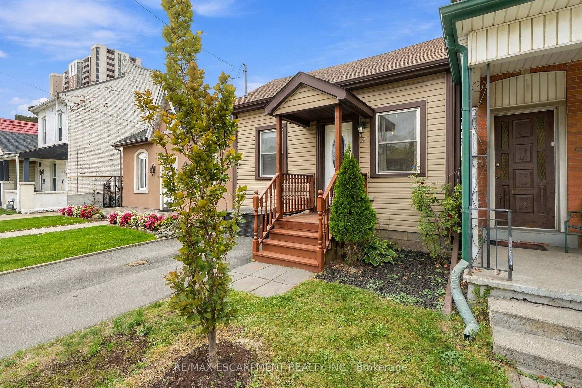 Photo 3 of 57 Tisdale Street N, Hamilton, Landsdale — HOMEH