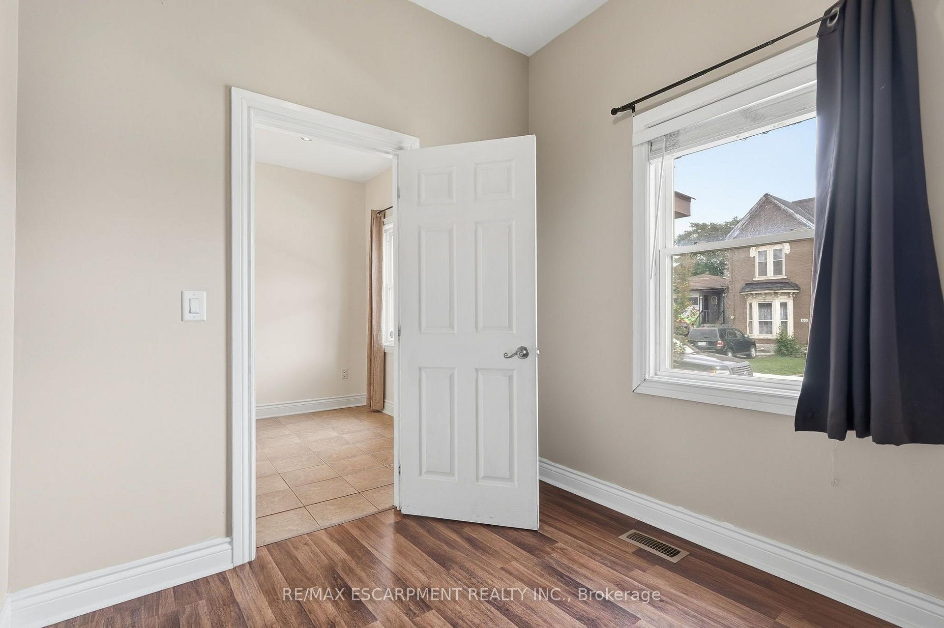 Photo 8 of 57 Tisdale Street N, Hamilton, Landsdale — HOMEH
