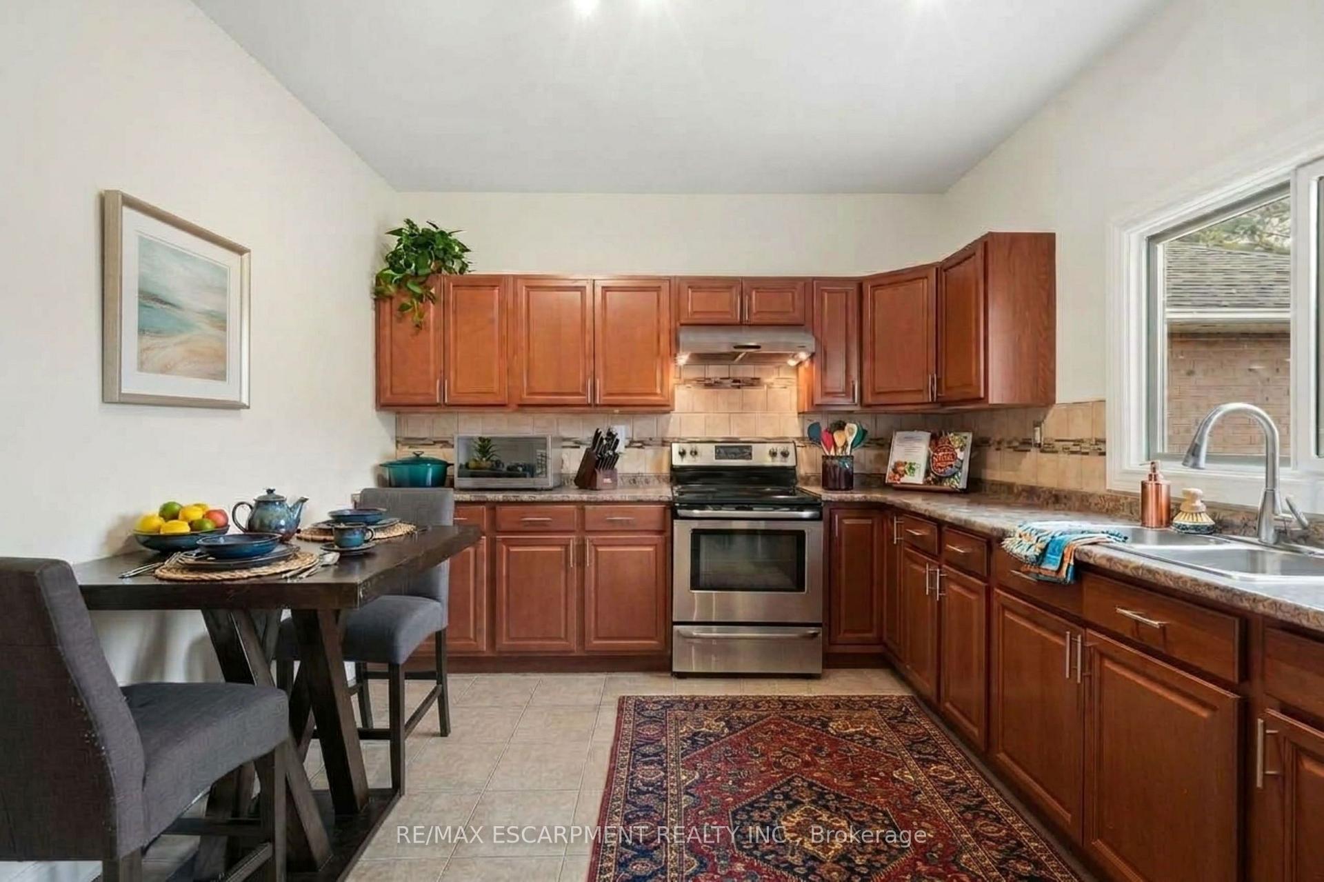 Photo 12 of 57 Tisdale Street N, Hamilton, Landsdale — HOMEH