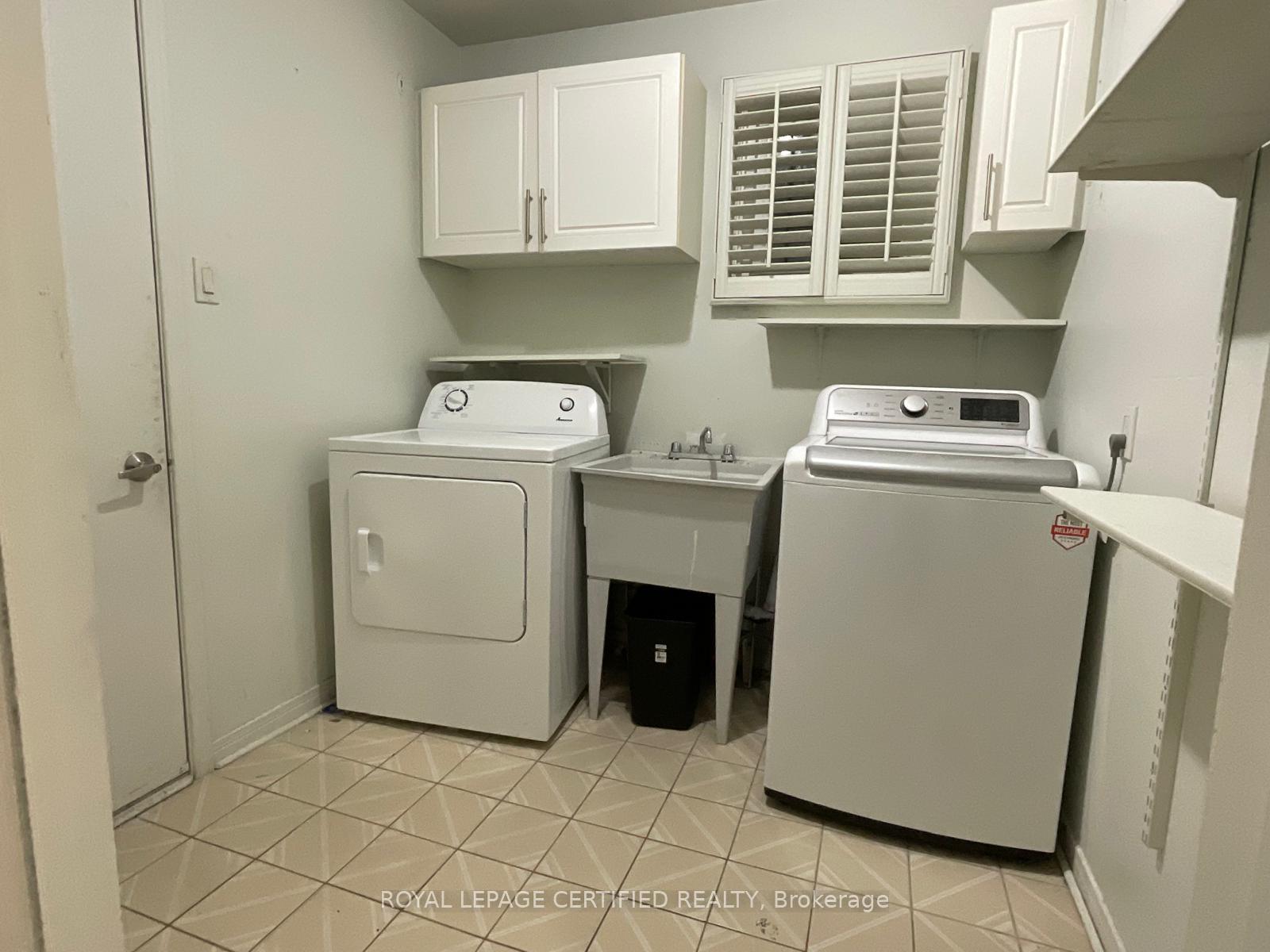 Photo 3 of Unit Upper, 211 Macedonia Crescent, Mississauga, Fairview — HOMEH