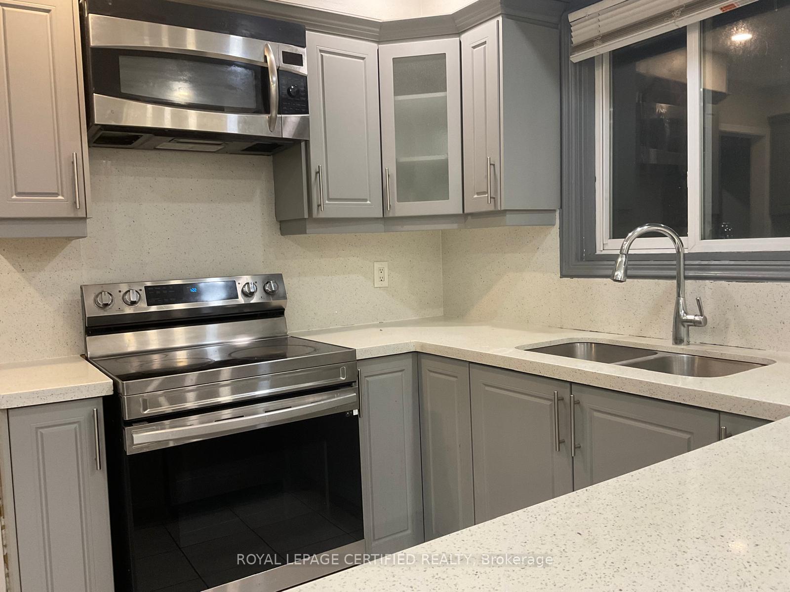 Photo 4 of Unit Upper, 211 Macedonia Crescent, Mississauga, Fairview — HOMEH