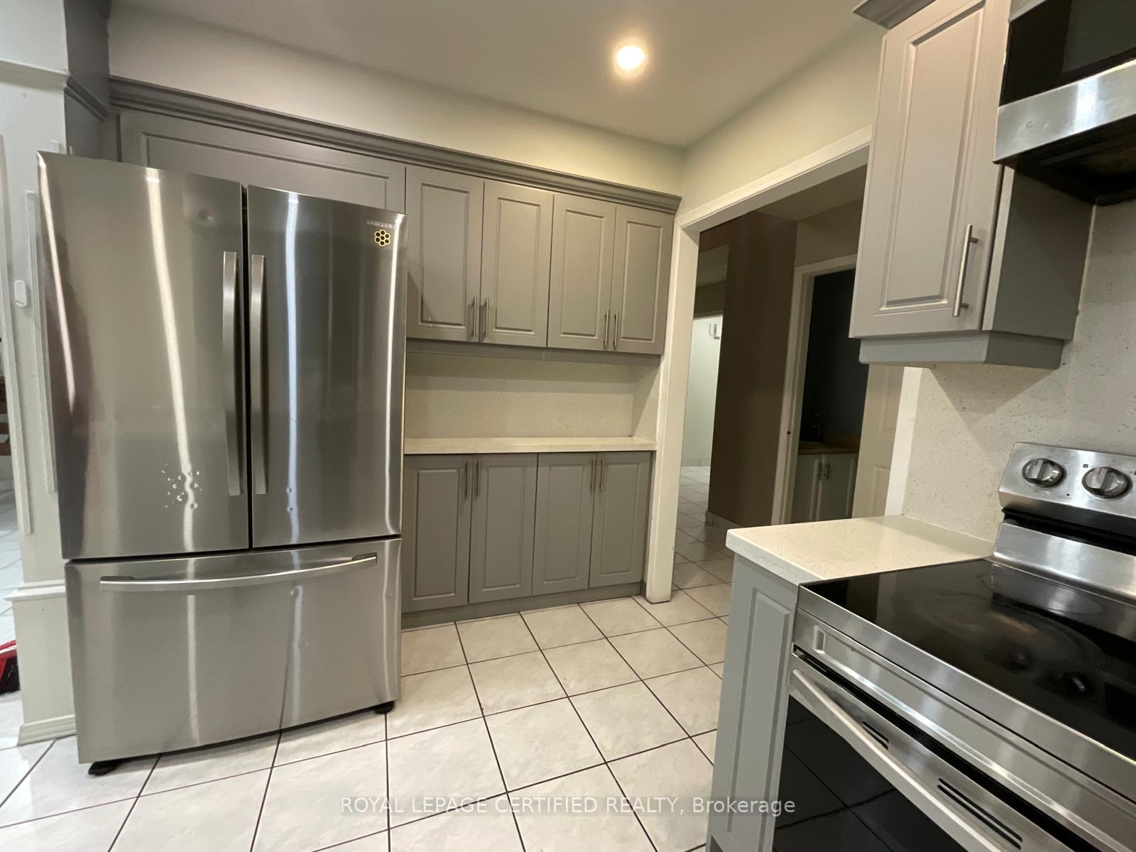 Photo 5 of Unit Upper, 211 Macedonia Crescent, Mississauga, Fairview — HOMEH