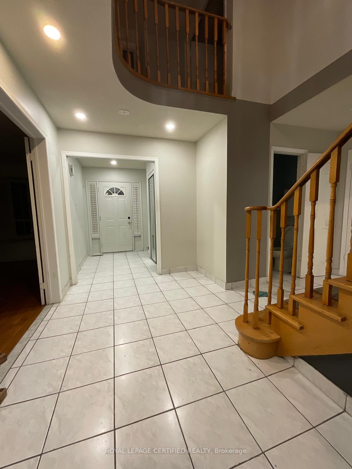 Photo 9 of Unit Upper, 211 Macedonia Crescent, Mississauga, Fairview — HOMEH