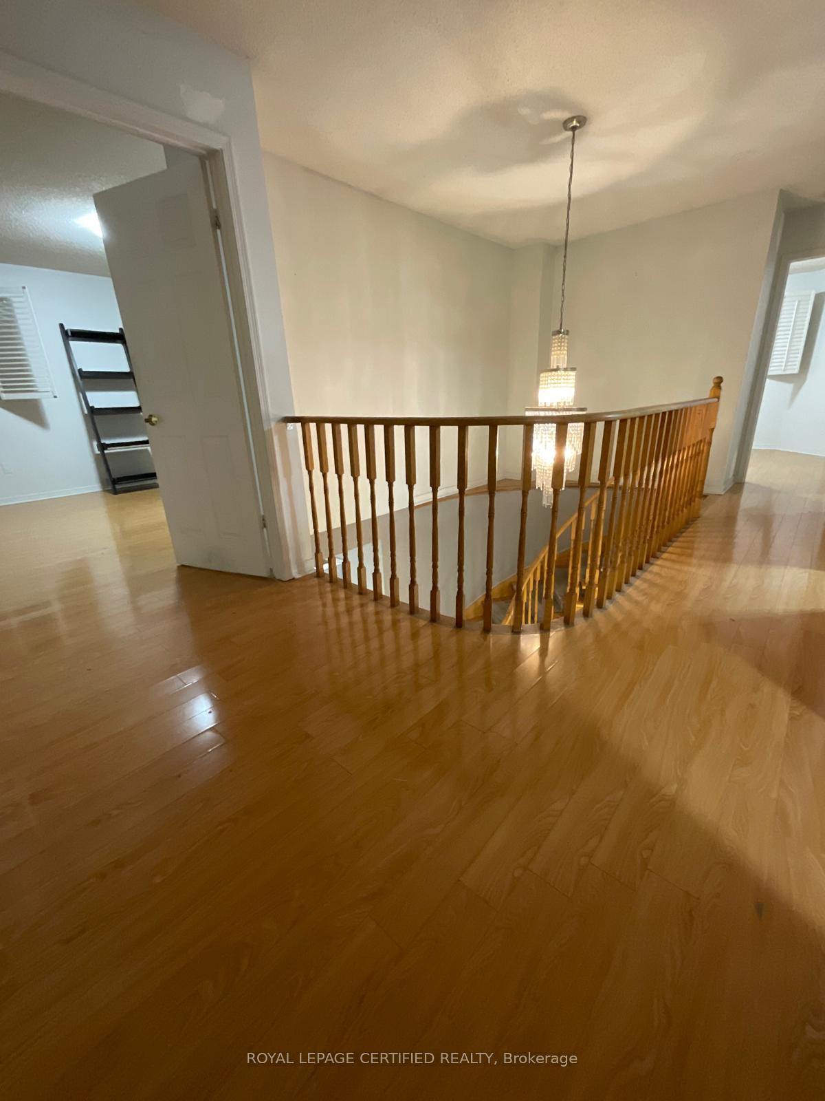 Photo 12 of Unit Upper, 211 Macedonia Crescent, Mississauga, Fairview — HOMEH