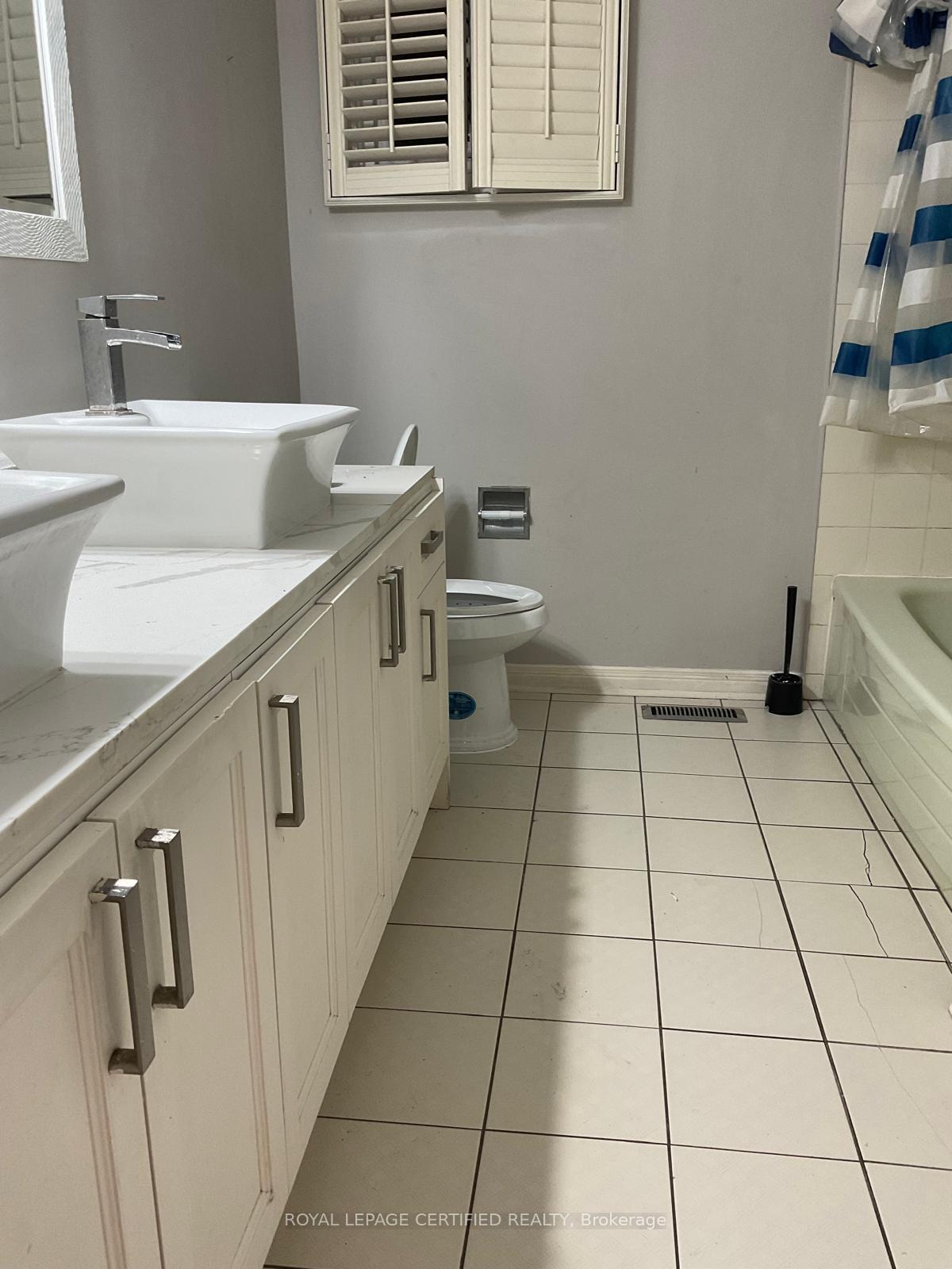 Photo 14 of Unit Upper, 211 Macedonia Crescent, Mississauga, Fairview — HOMEH
