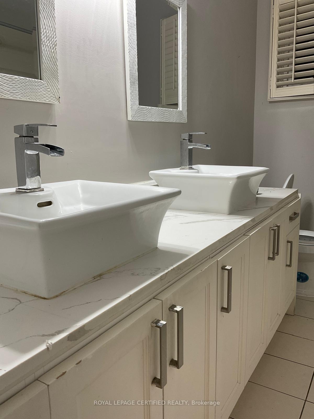 Photo 15 of Unit Upper, 211 Macedonia Crescent, Mississauga, Fairview — HOMEH