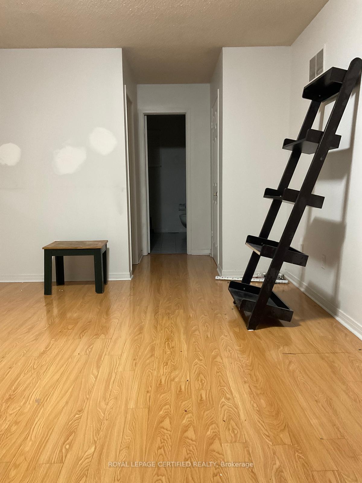 Photo 20 of Unit Upper, 211 Macedonia Crescent, Mississauga, Fairview — HOMEH
