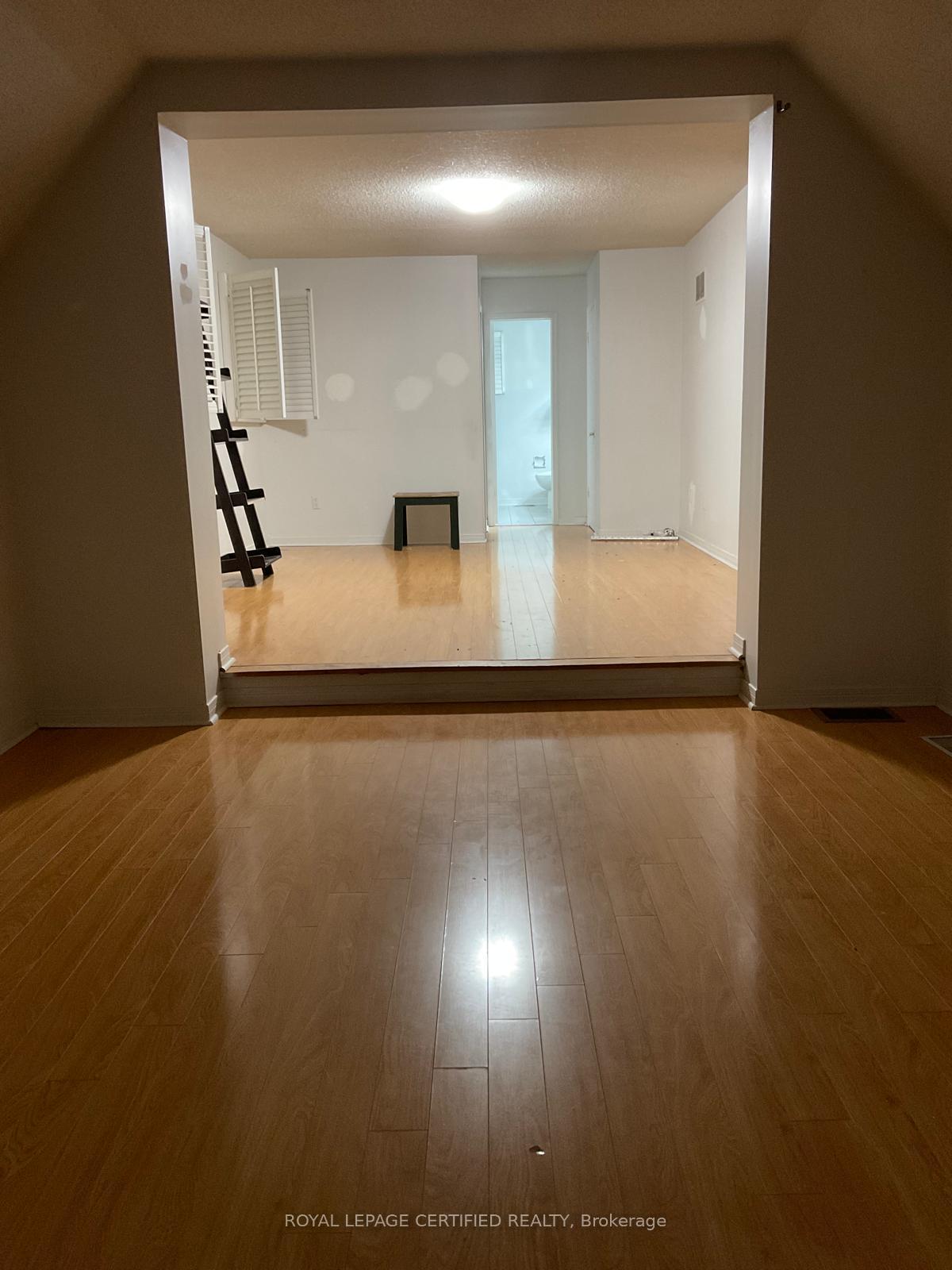 Photo 21 of Unit Upper, 211 Macedonia Crescent, Mississauga, Fairview — HOMEH