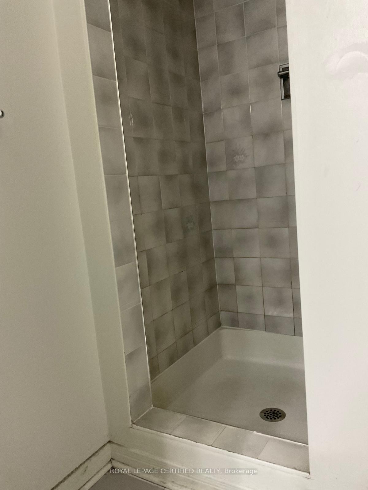 Photo 25 of Unit Upper, 211 Macedonia Crescent, Mississauga, Fairview — HOMEH
