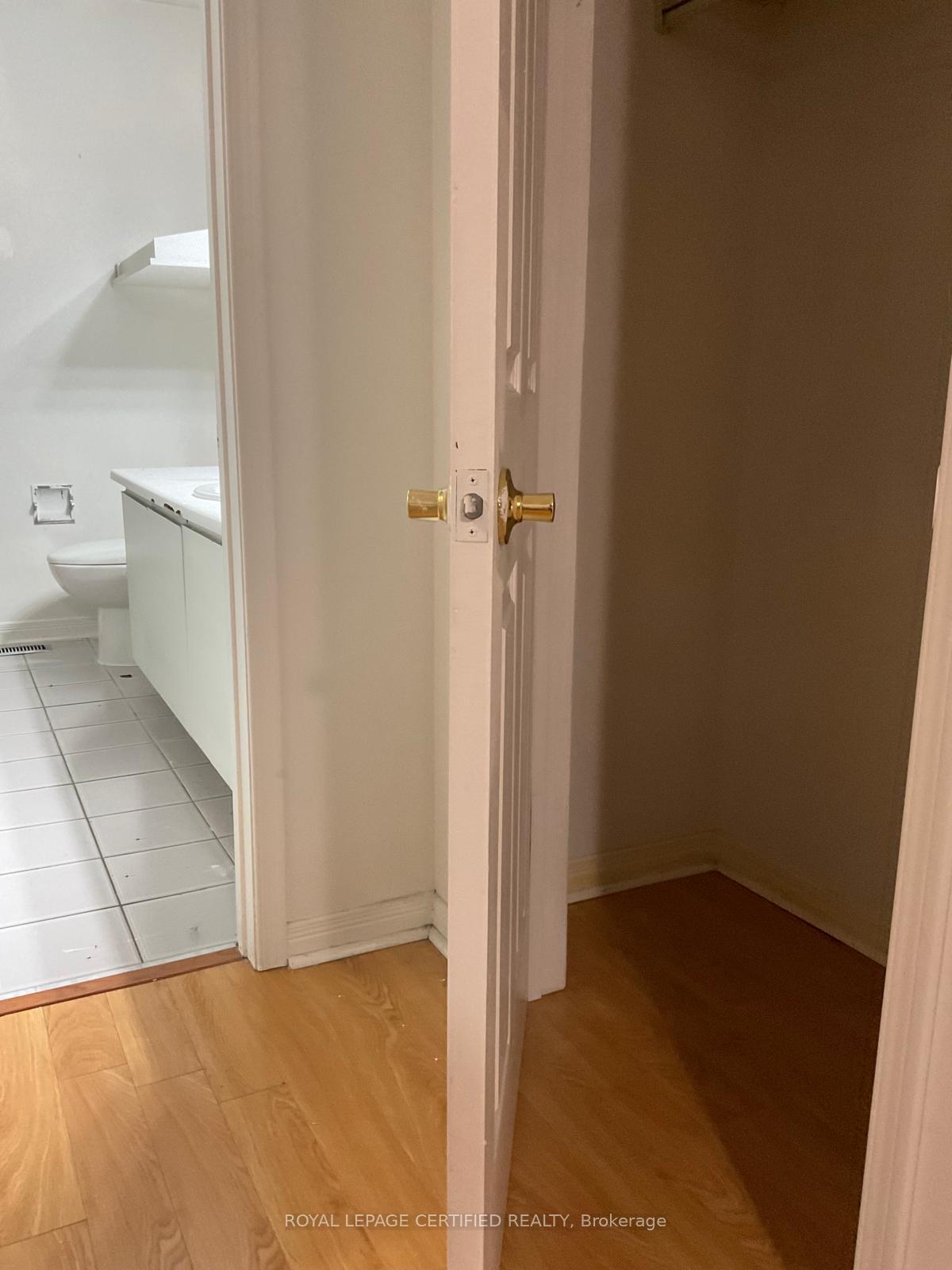 Photo 28 of Unit Upper, 211 Macedonia Crescent, Mississauga, Fairview — HOMEH