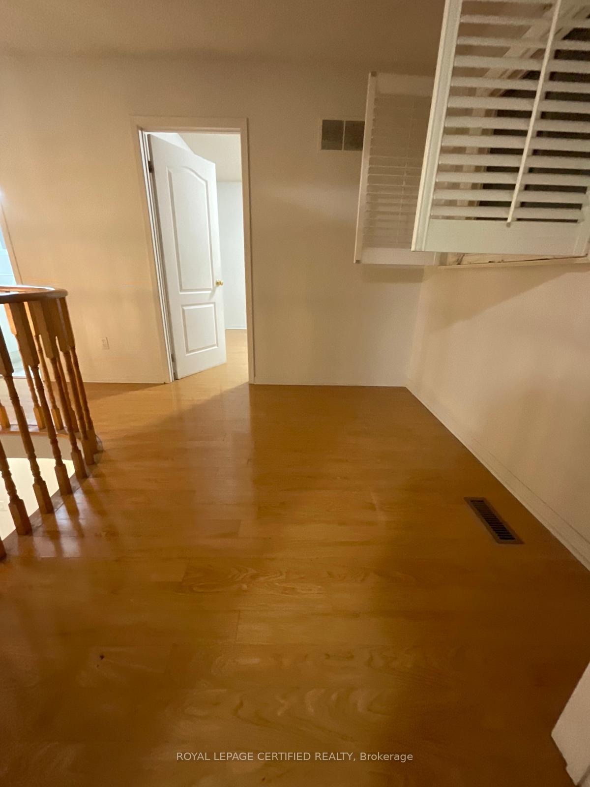 Photo 33 of Unit Upper, 211 Macedonia Crescent, Mississauga, Fairview — HOMEH