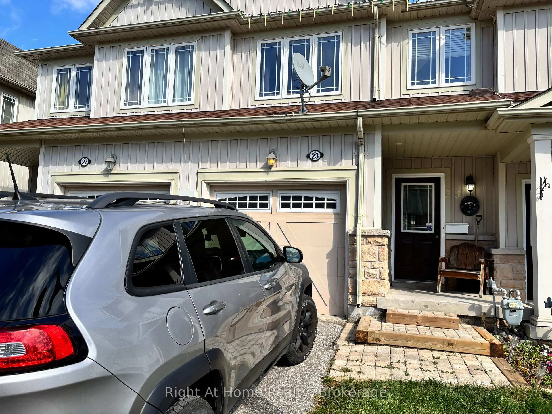 Photo 4 of Unit 19, 23 Connell Lane, Clarington, Bowmanville — HOMEH