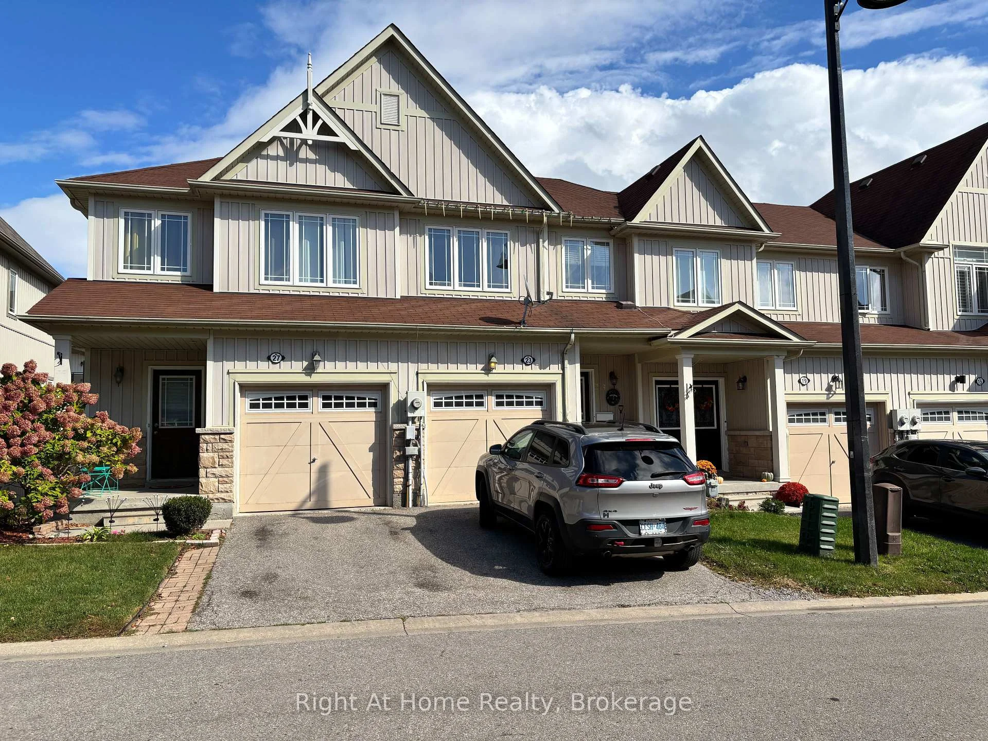 Photo 5 of Unit 19, 23 Connell Lane, Clarington, Bowmanville — HOMEH