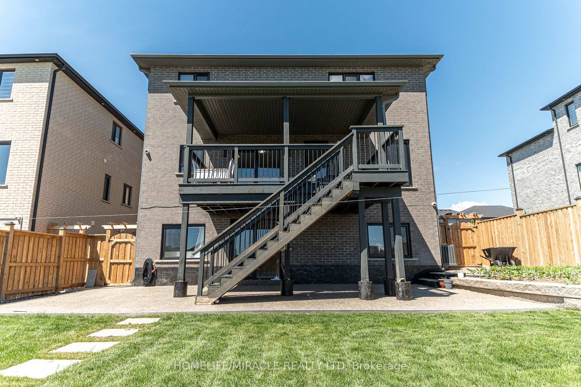 Photo 46 of 42 Grandville Circle, Brant, Paris — HOMEH