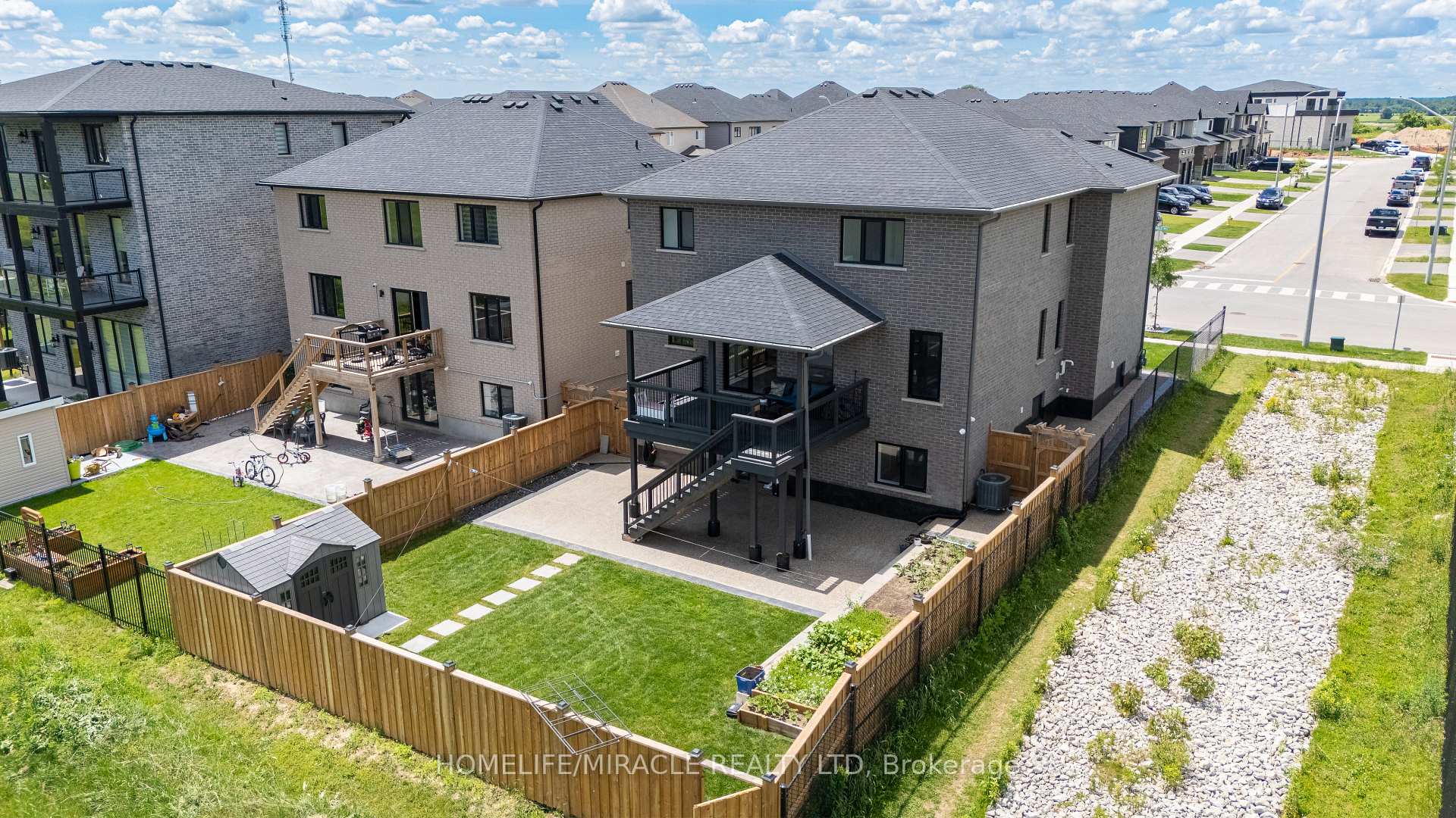 Photo 47 of 42 Grandville Circle, Brant, Paris — HOMEH