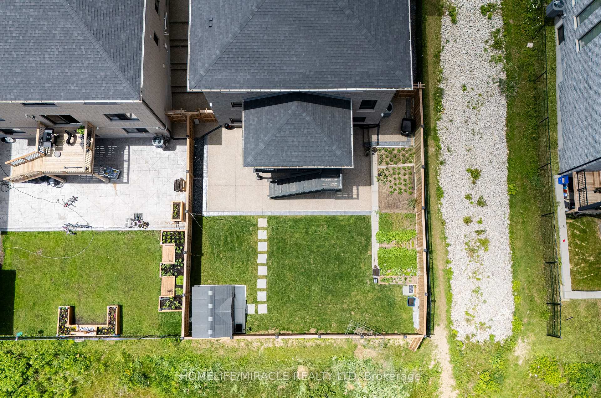 Photo 48 of 42 Grandville Circle, Brant, Paris — HOMEH