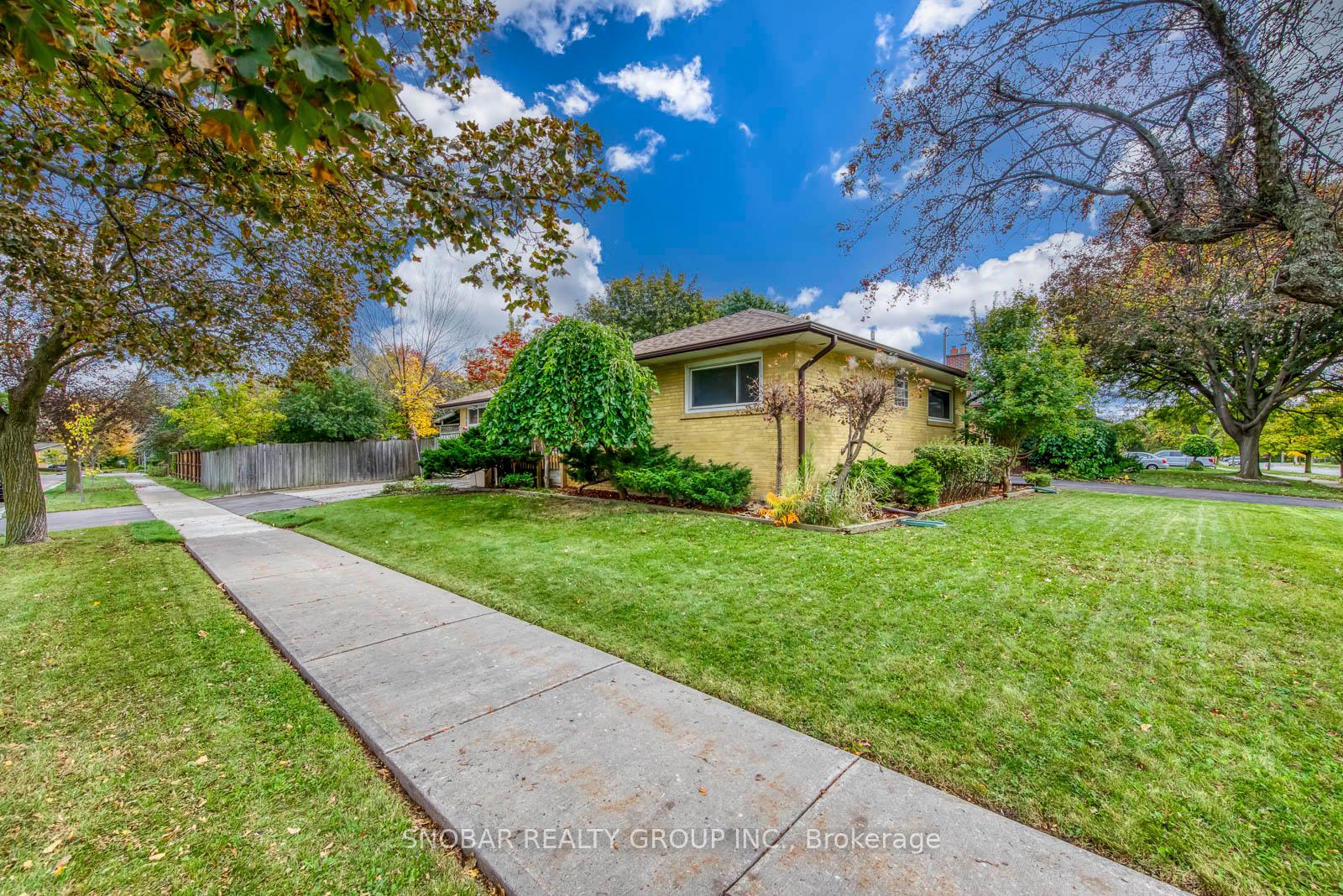 Photo 3 of 48 Sedgebrook Crescent, Etobicoke, Eringate-Centennial-West Deane — HOMEH