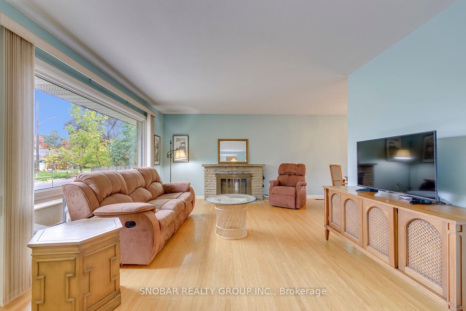 Photo 4 of 48 Sedgebrook Crescent, Etobicoke, Eringate-Centennial-West Deane — HOMEH