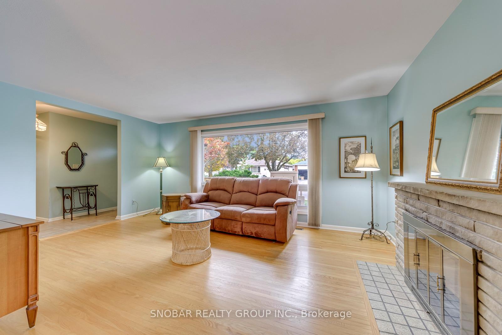 Photo 5 of 48 Sedgebrook Crescent, Etobicoke, Eringate-Centennial-West Deane — HOMEH