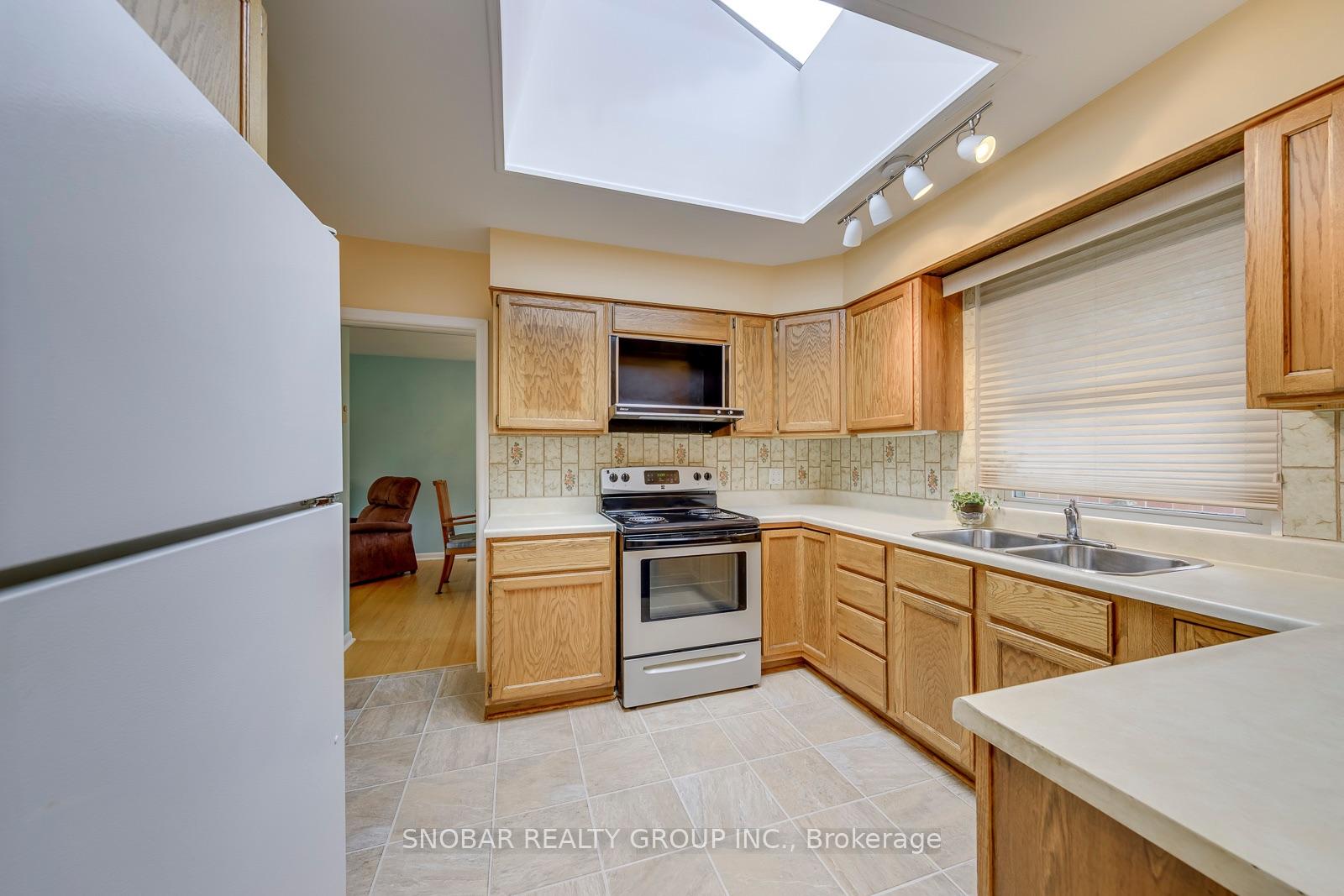 Photo 8 of 48 Sedgebrook Crescent, Etobicoke, Eringate-Centennial-West Deane — HOMEH