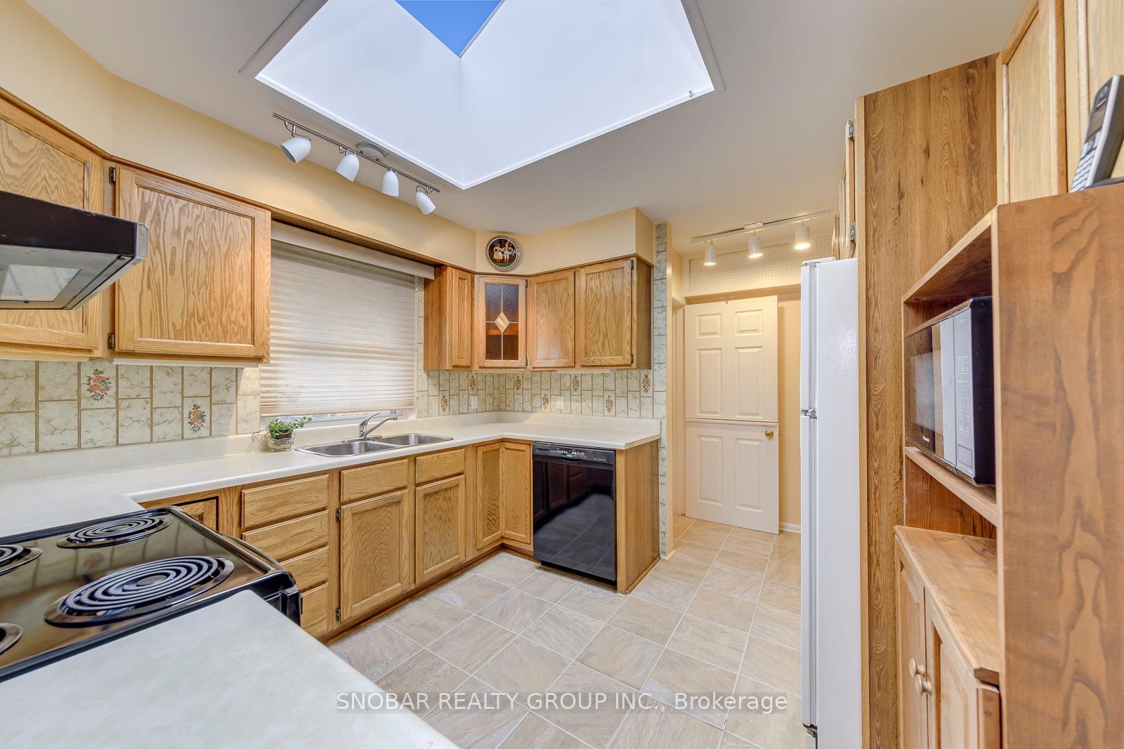 Photo 9 of 48 Sedgebrook Crescent, Etobicoke, Eringate-Centennial-West Deane — HOMEH