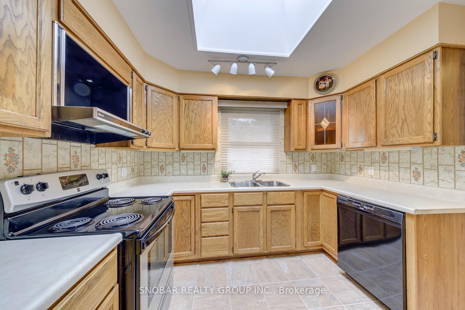 Photo 10 of 48 Sedgebrook Crescent, Etobicoke, Eringate-Centennial-West Deane — HOMEH