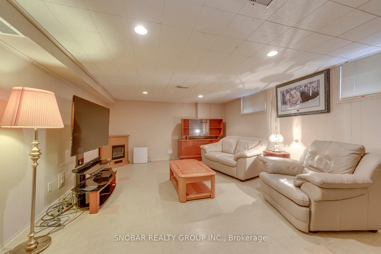 Photo 18 of 48 Sedgebrook Crescent, Etobicoke, Eringate-Centennial-West Deane — HOMEH