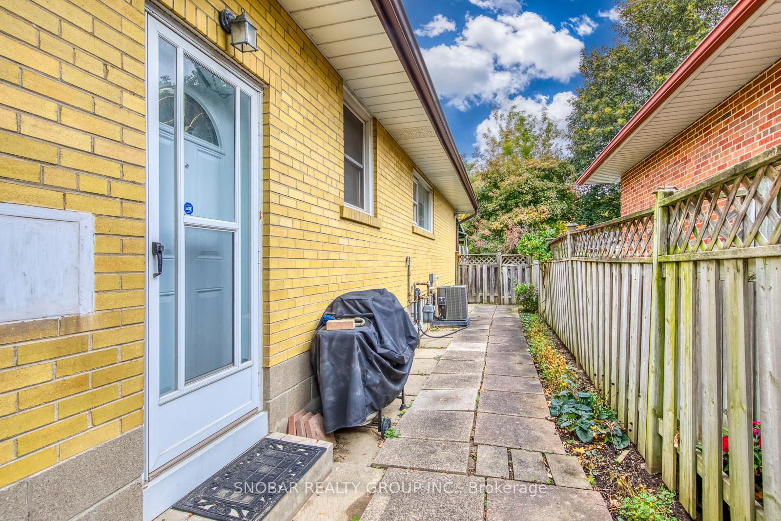 Photo 24 of 48 Sedgebrook Crescent, Etobicoke, Eringate-Centennial-West Deane — HOMEH