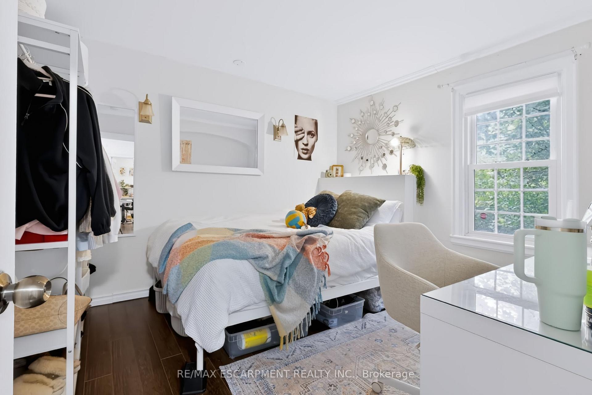 Photo 10 of 23 Forsyth Avenue S, Hamilton, Westdale — HOMEH