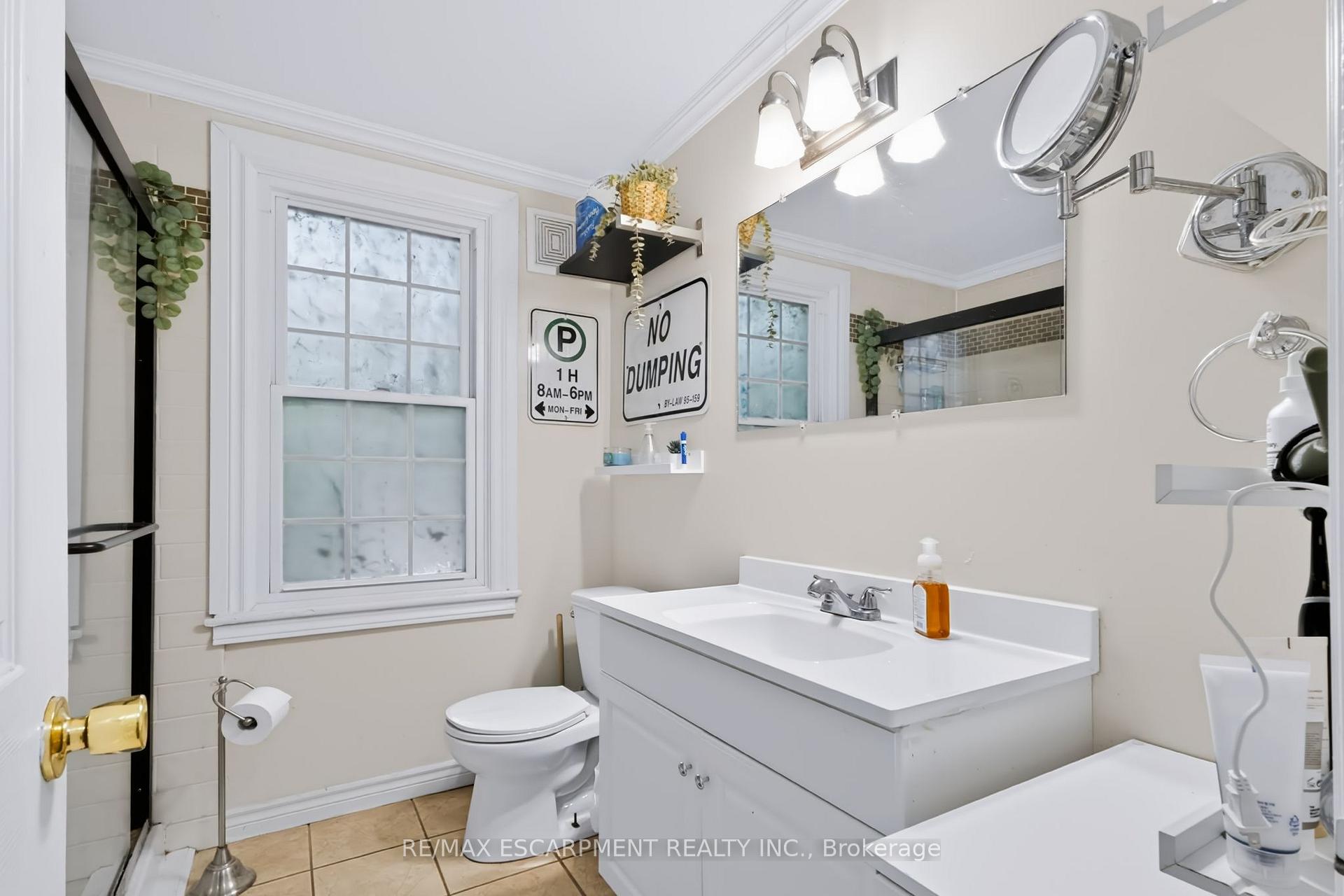 Photo 13 of 23 Forsyth Avenue S, Hamilton, Westdale — HOMEH
