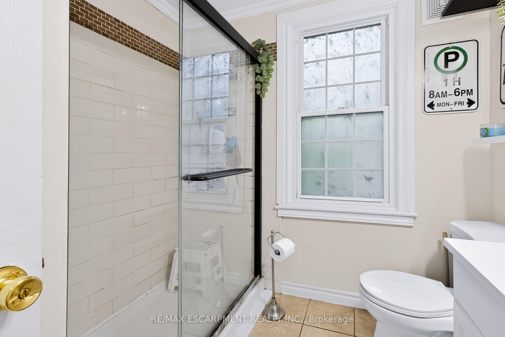 Photo 14 of 23 Forsyth Avenue S, Hamilton, Westdale — HOMEH