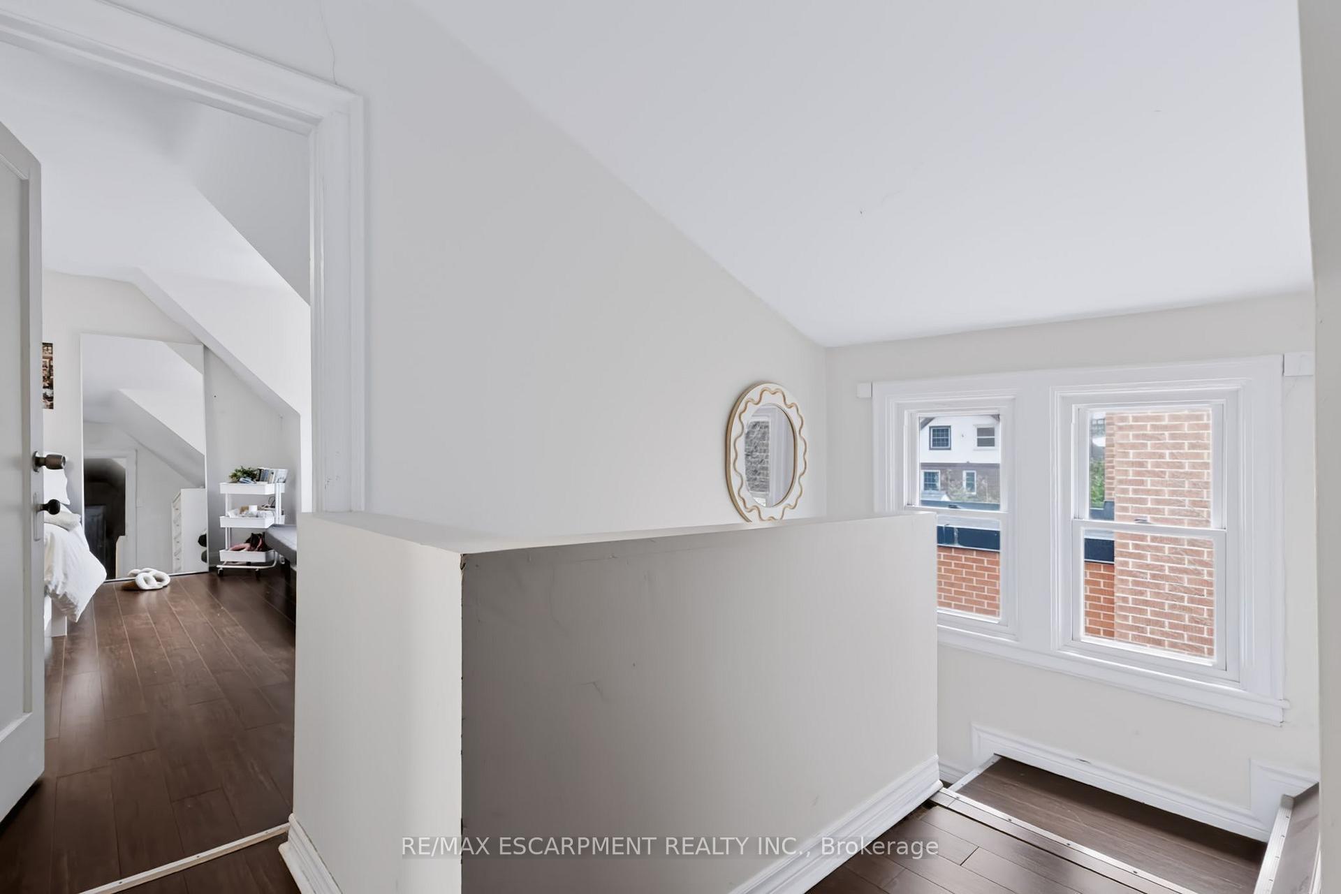 Photo 16 of 23 Forsyth Avenue S, Hamilton, Westdale — HOMEH