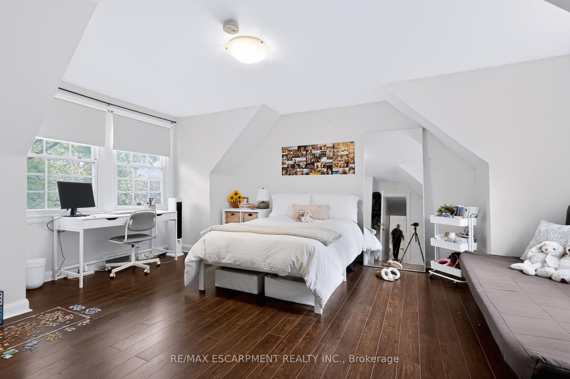 Photo 17 of 23 Forsyth Avenue S, Hamilton, Westdale — HOMEH