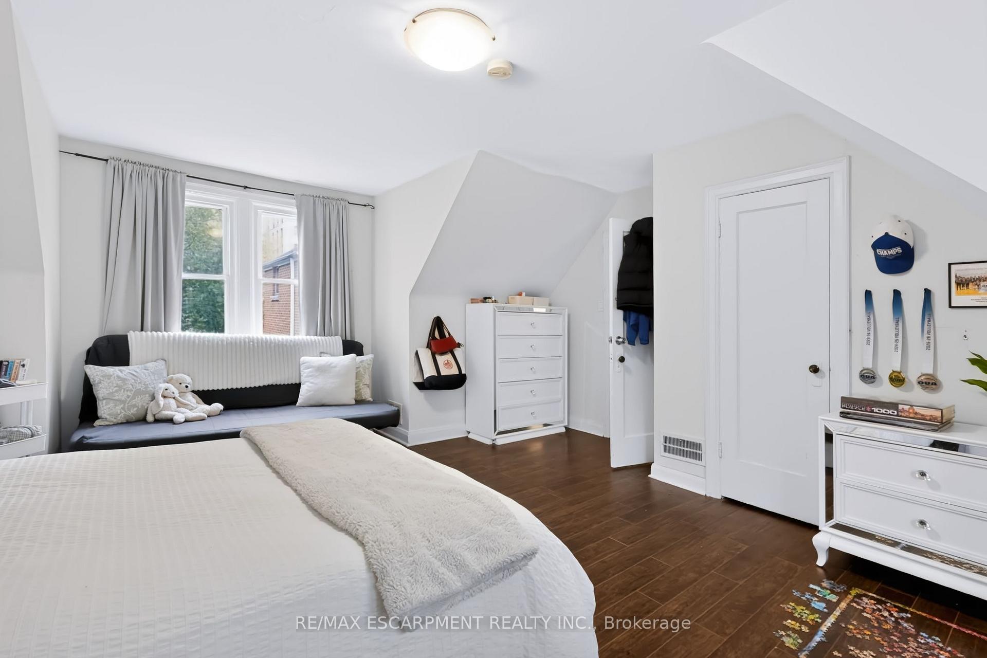 Photo 18 of 23 Forsyth Avenue S, Hamilton, Westdale — HOMEH