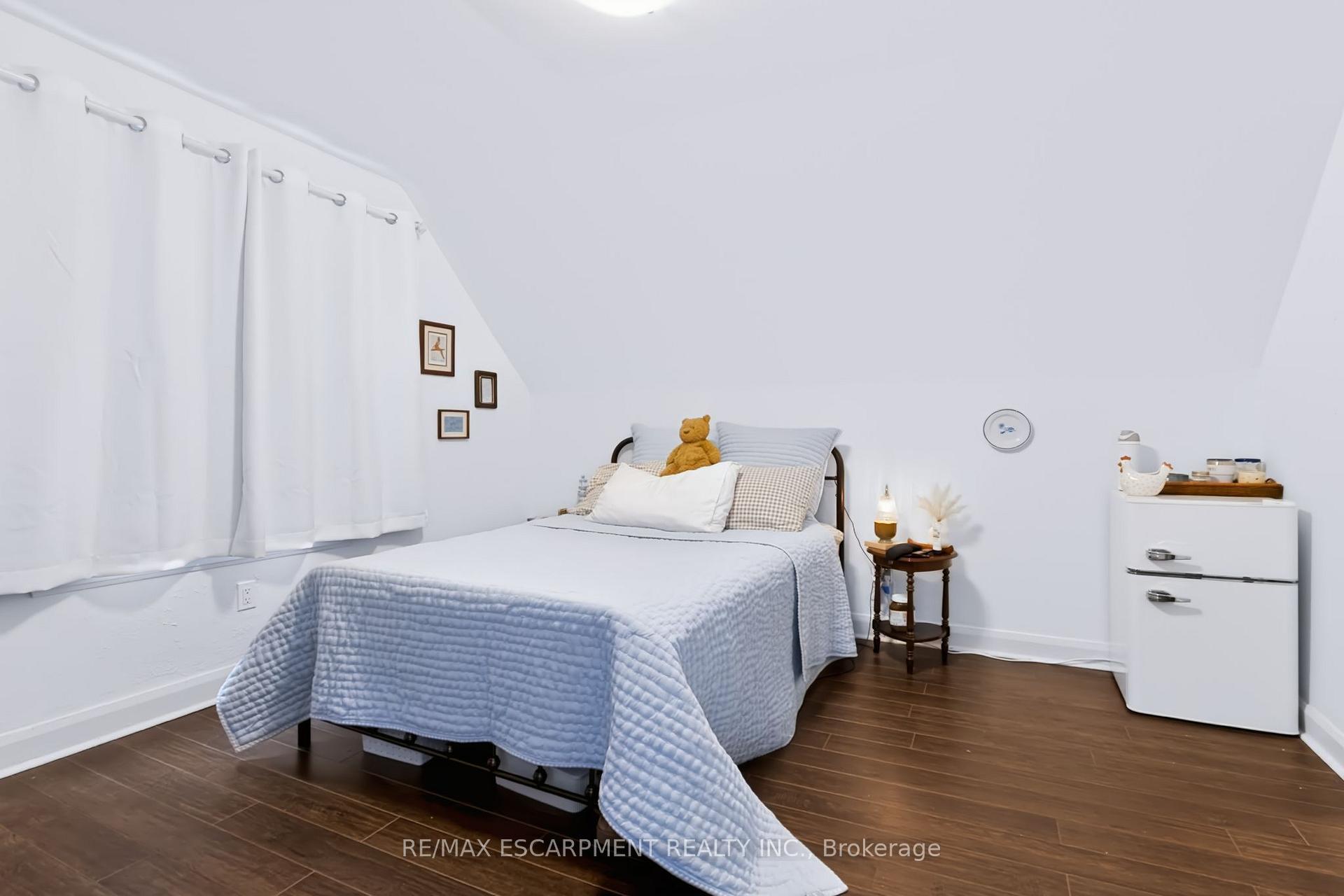 Photo 20 of 23 Forsyth Avenue S, Hamilton, Westdale — HOMEH