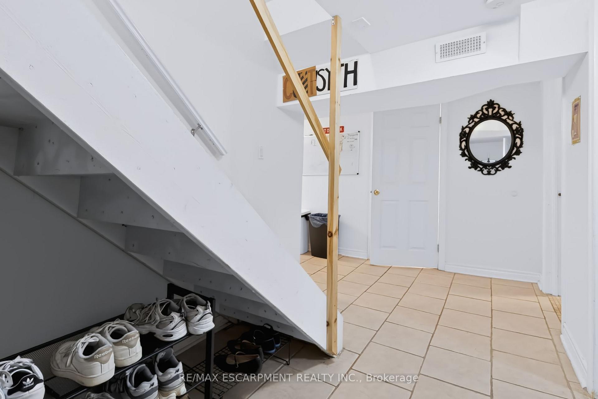 Photo 27 of 23 Forsyth Avenue S, Hamilton, Westdale — HOMEH