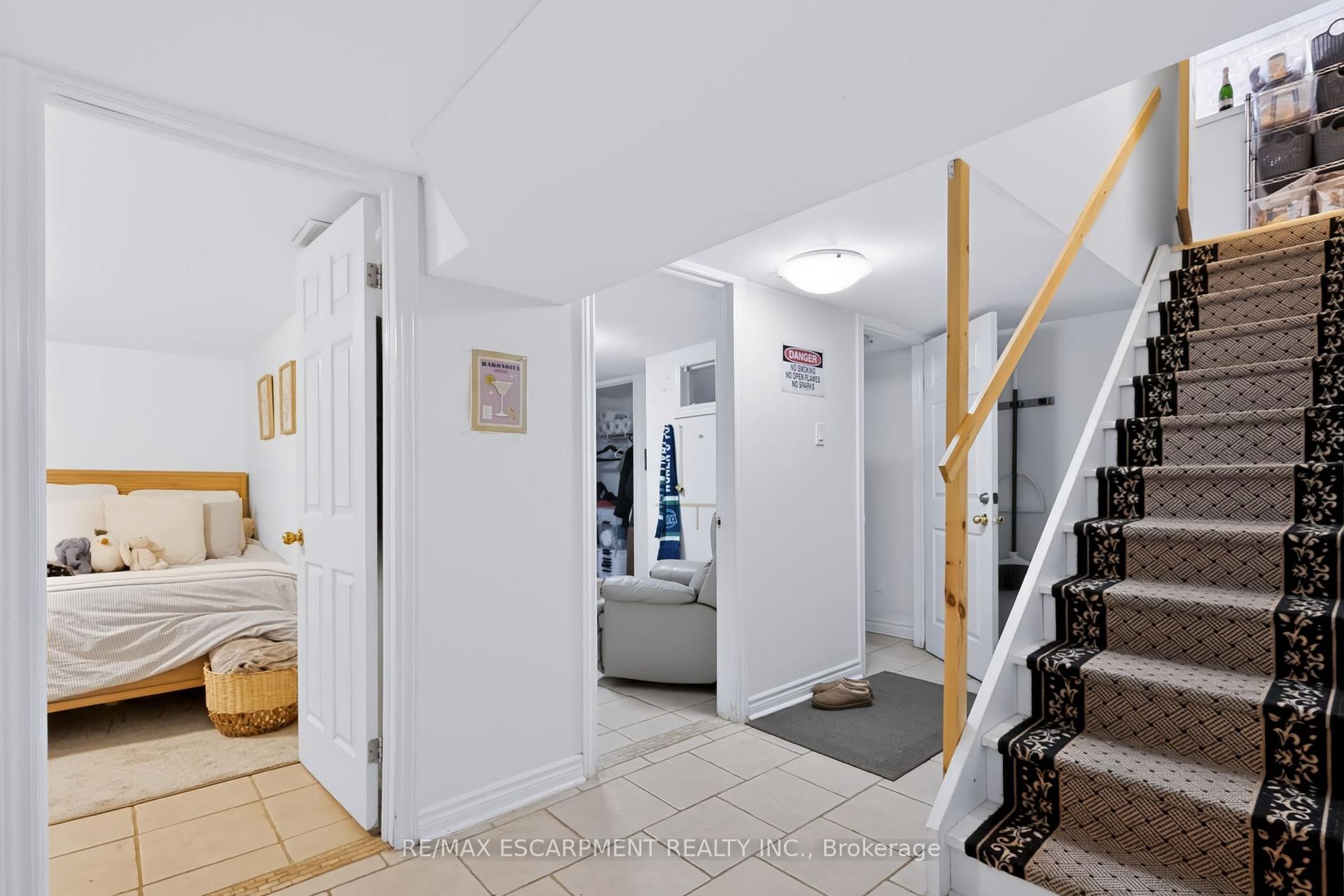 Photo 29 of 23 Forsyth Avenue S, Hamilton, Westdale — HOMEH