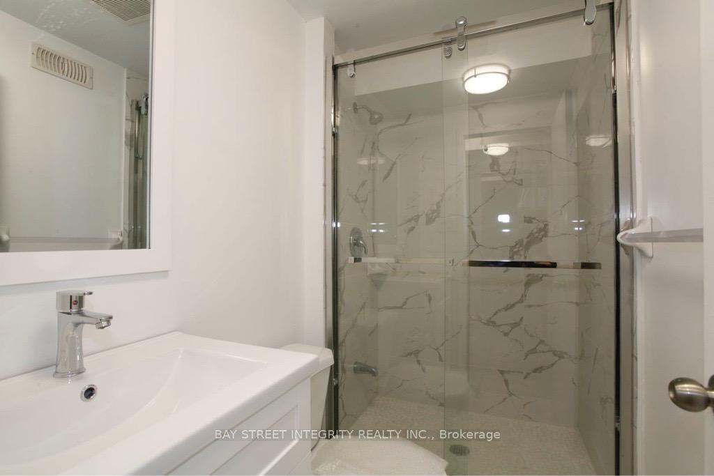 Photo 3 of 87 Tulane Crescent, North York, Parkwoods-Donalda — HOMEH