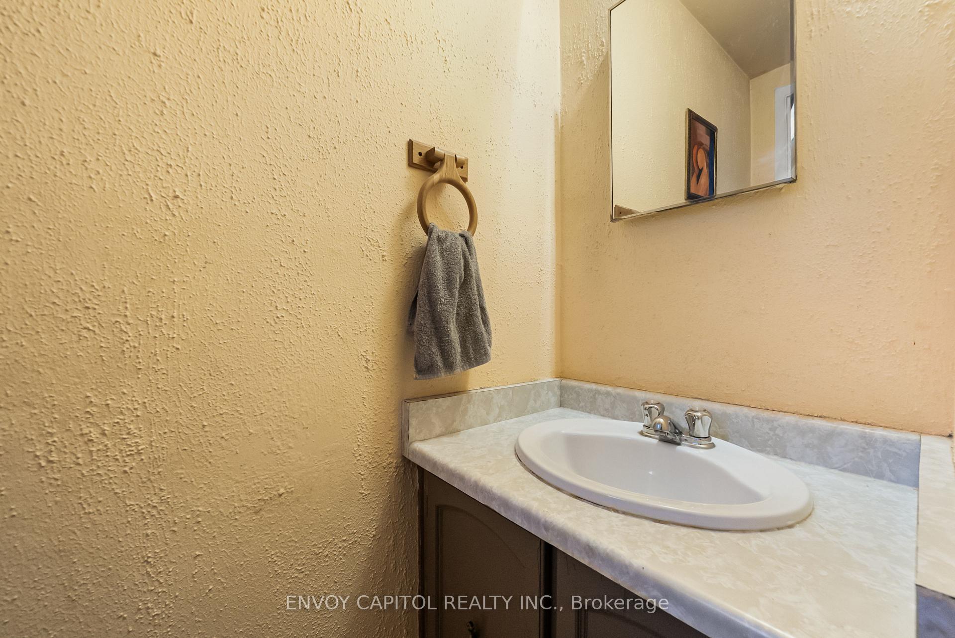Photo 15 of 160 Fanshawe Drive, Brampton, Heart Lake West — HOMEH