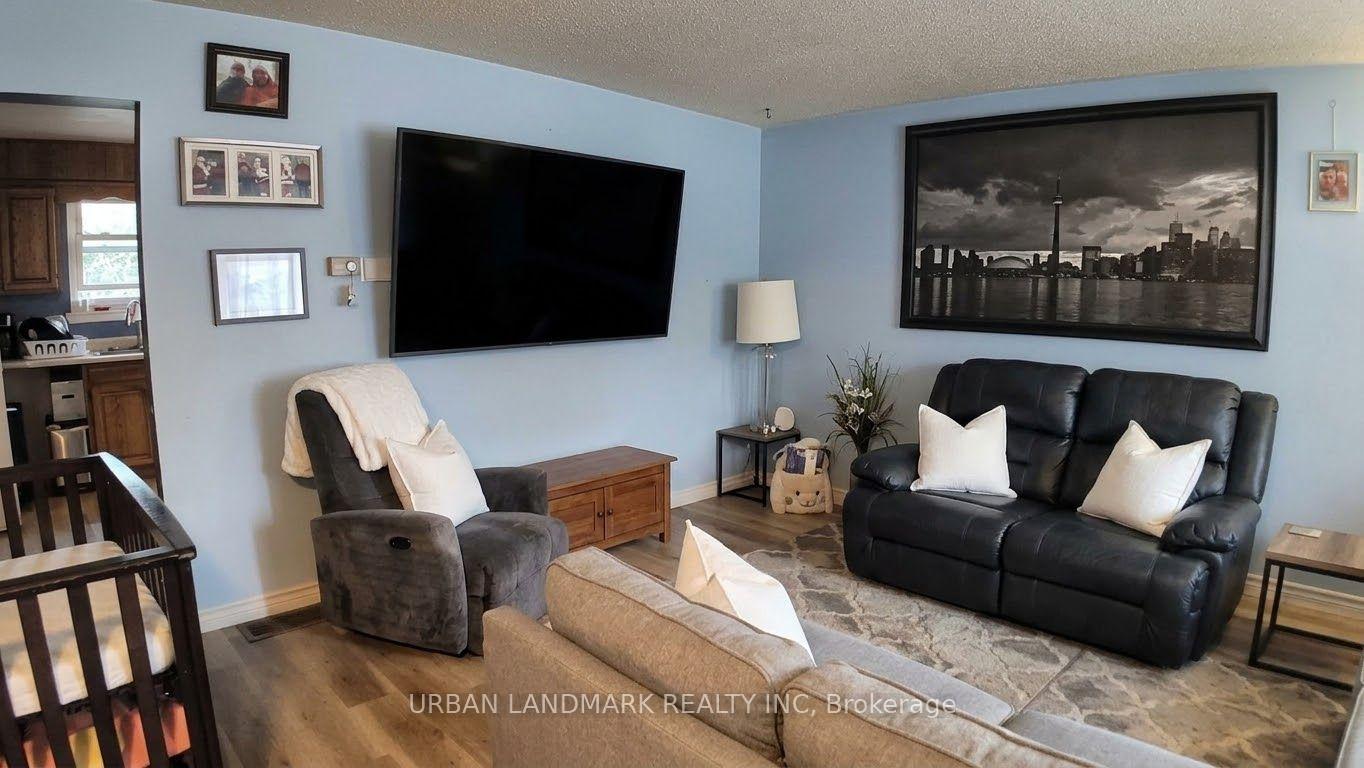 Photo 2 of 329 Durham Court, Oshawa, Vanier — HOMEH