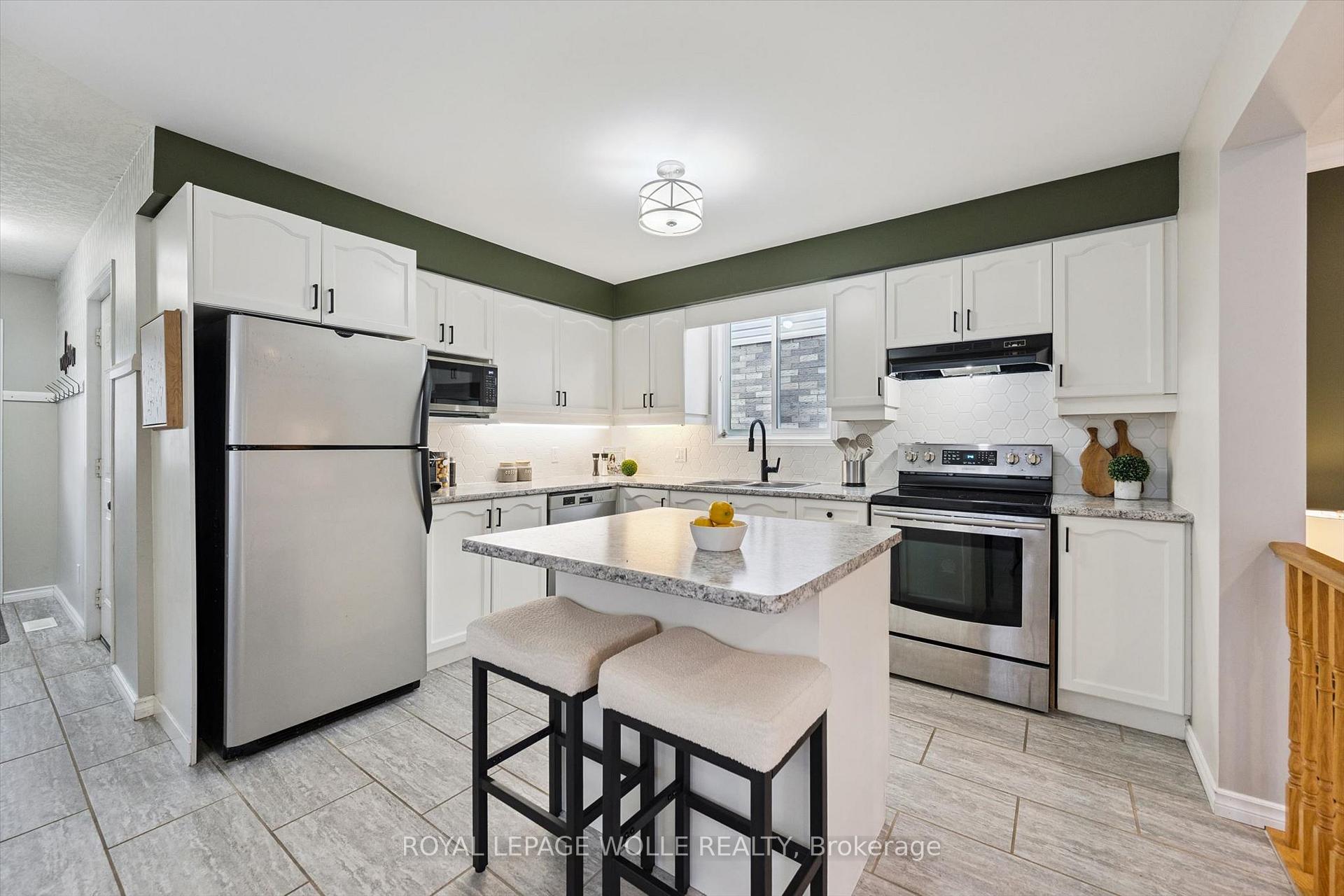 Photo 9 of 165 Cavelletti Court, Waterloo, Bridgeport — HOMEH