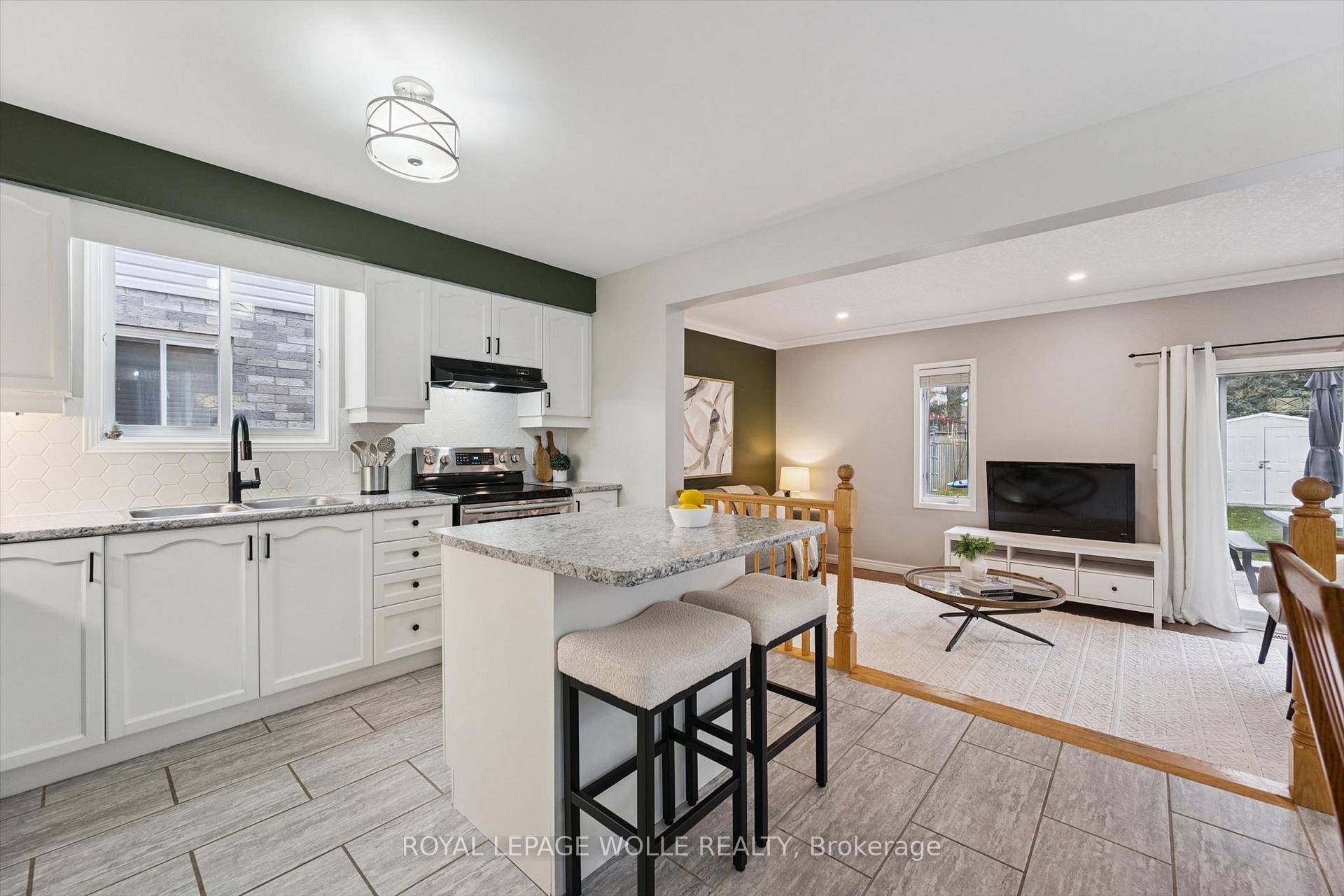 Photo 10 of 165 Cavelletti Court, Waterloo, Bridgeport — HOMEH