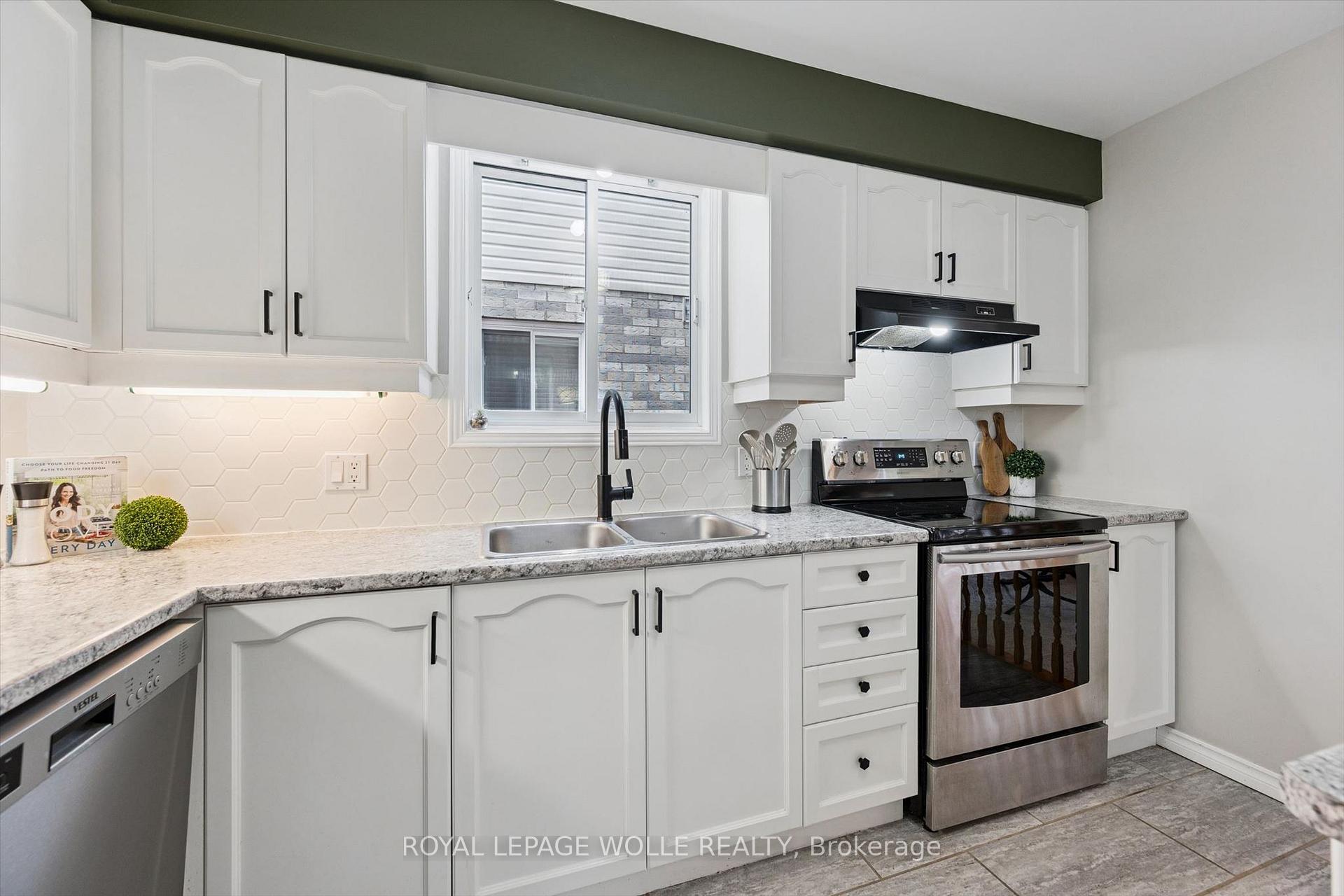 Photo 11 of 165 Cavelletti Court, Waterloo, Bridgeport — HOMEH
