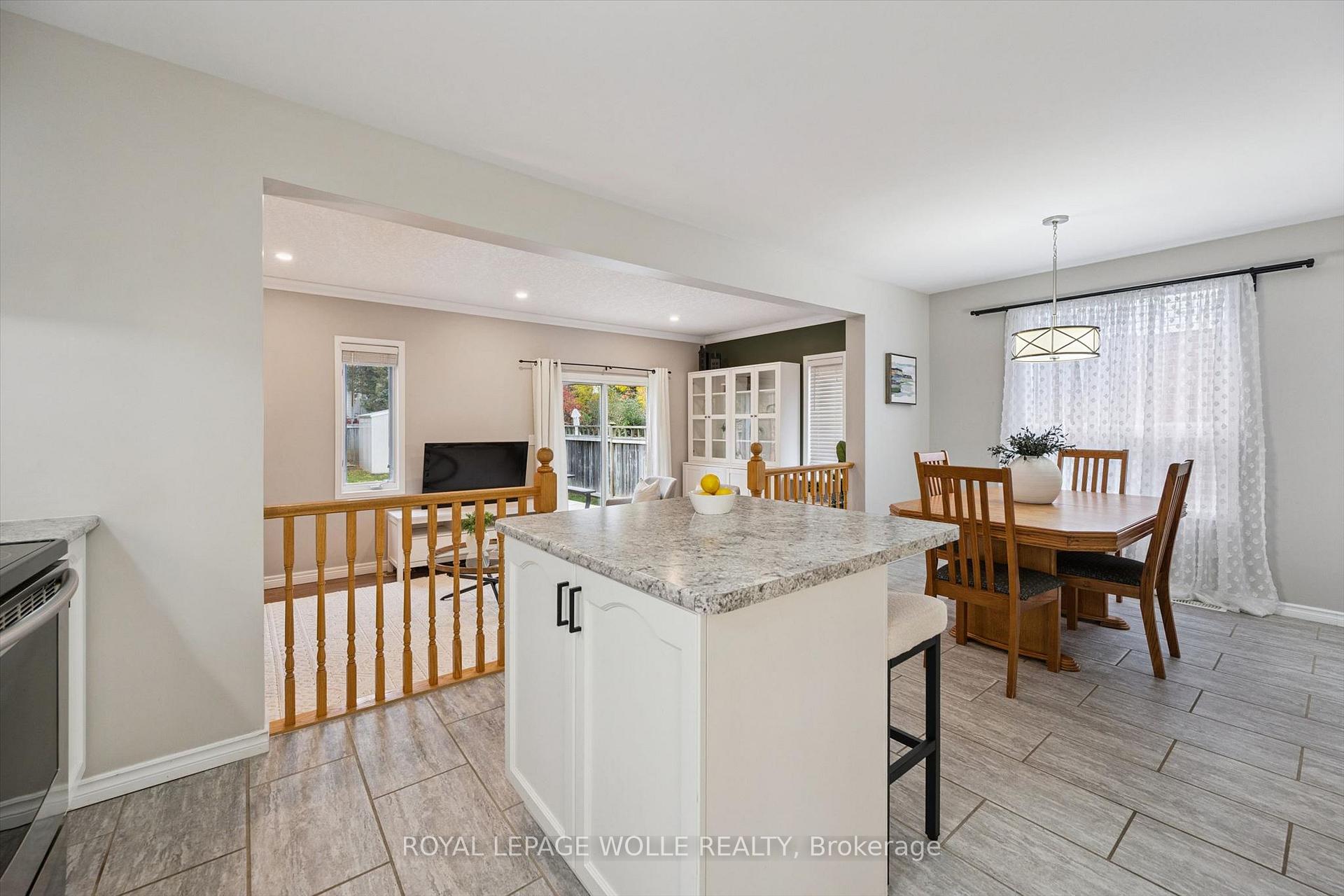 Photo 12 of 165 Cavelletti Court, Waterloo, Bridgeport — HOMEH