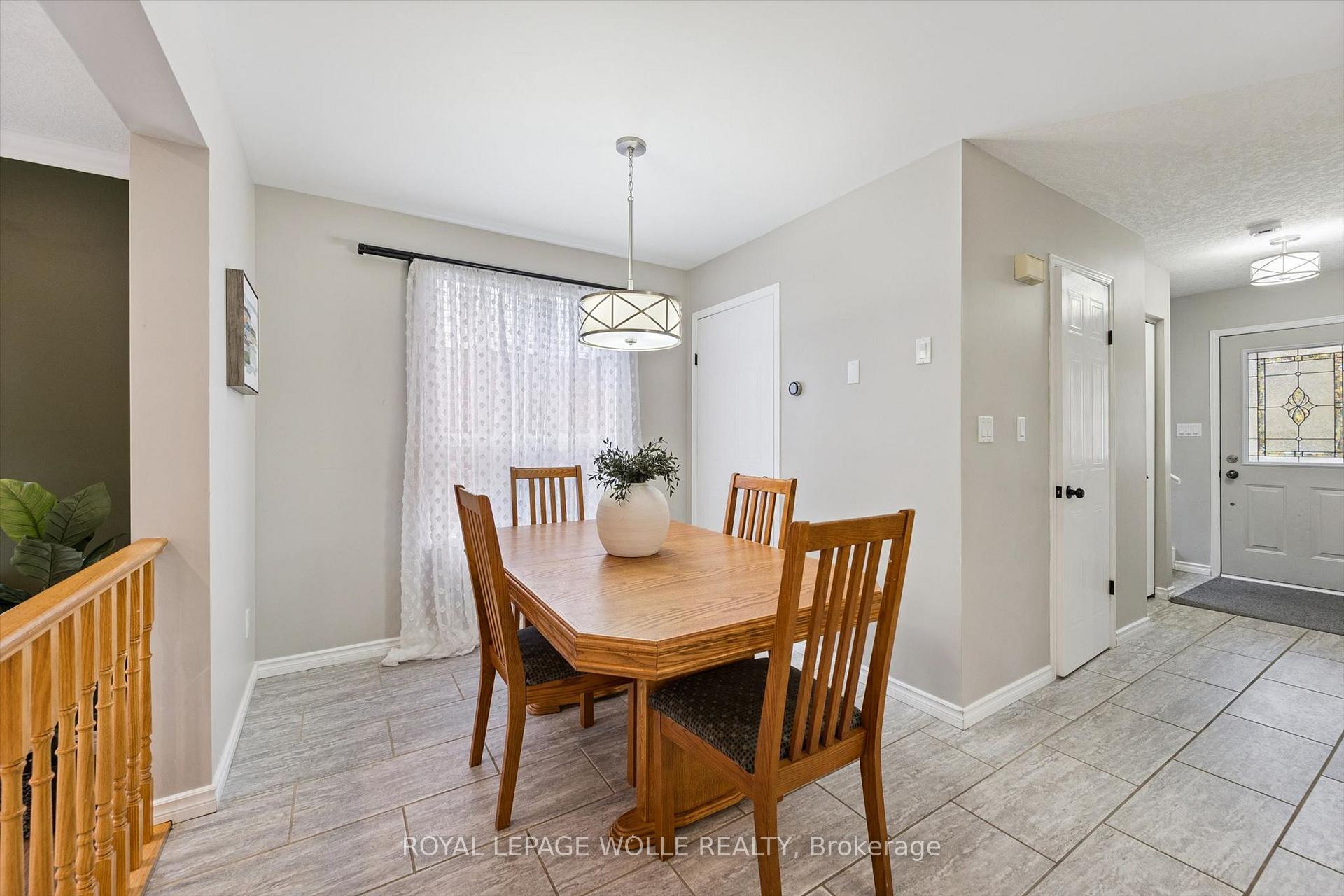 Photo 13 of 165 Cavelletti Court, Waterloo, Bridgeport — HOMEH