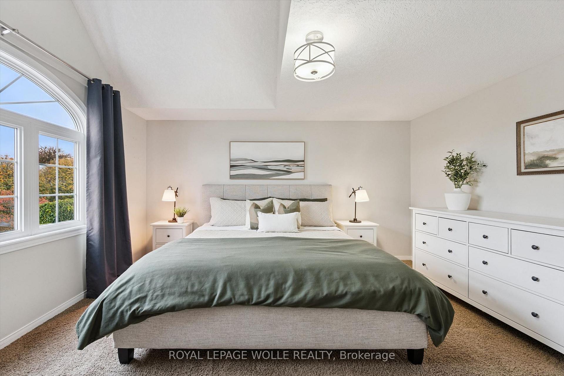 Photo 16 of 165 Cavelletti Court, Waterloo, Bridgeport — HOMEH