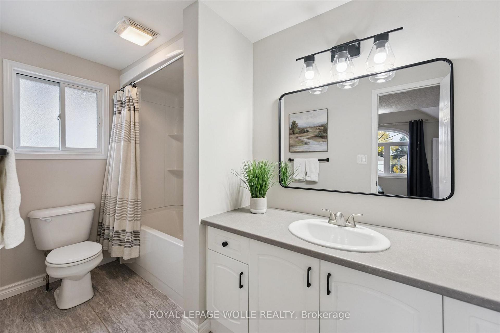 Photo 18 of 165 Cavelletti Court, Waterloo, Bridgeport — HOMEH