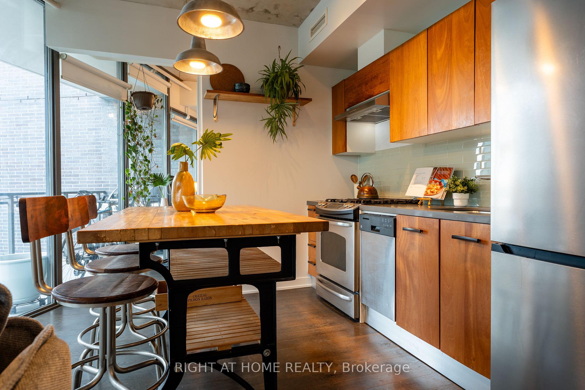 Photo 6 of Unit 702, 1201 Dundas Street E, Toronto, South Riverdale — HOMEH