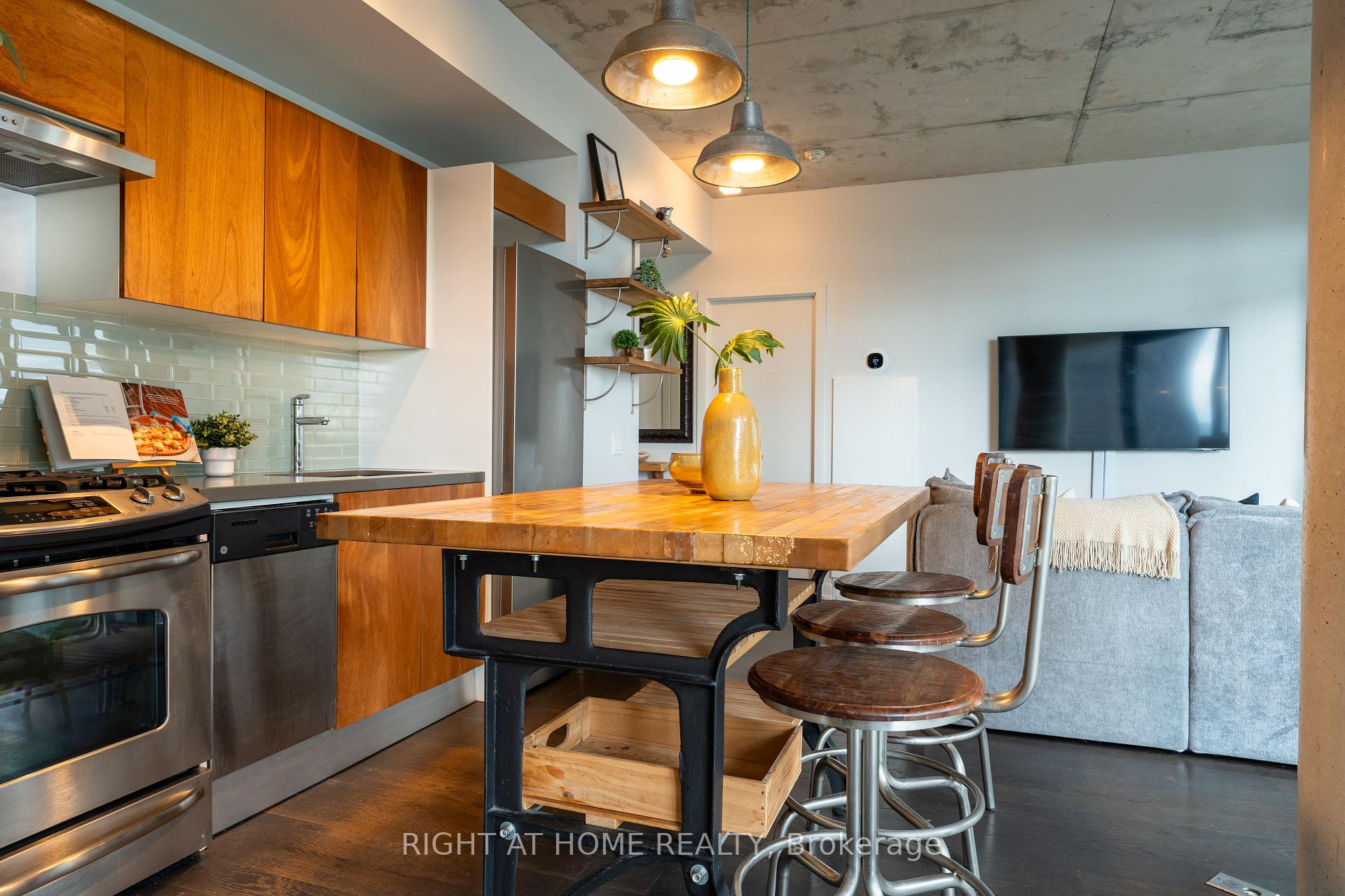 Photo 8 of Unit 702, 1201 Dundas Street E, Toronto, South Riverdale — HOMEH