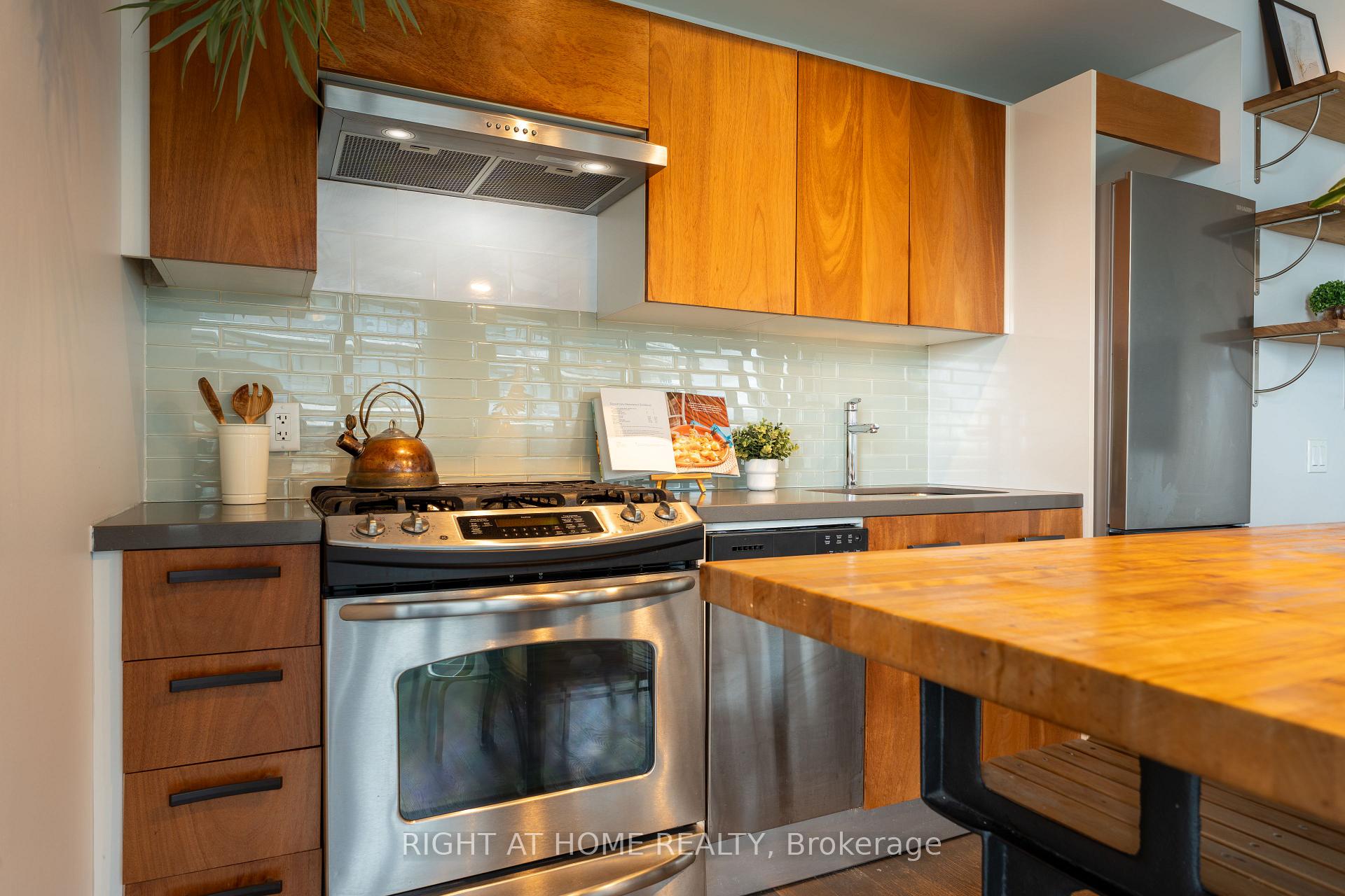 Photo 9 of Unit 702, 1201 Dundas Street E, Toronto, South Riverdale — HOMEH